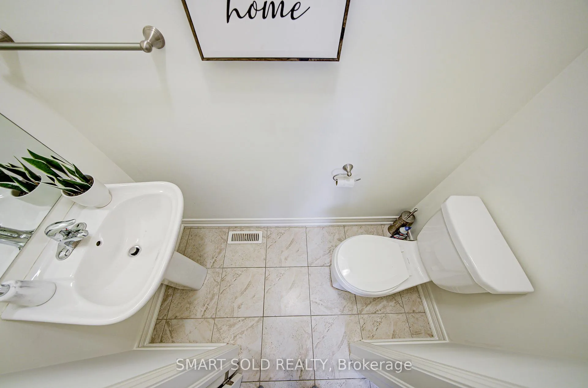 Photo 13 of 99 Chouinard Way, Aurora, Rural Aurora — HOMEH