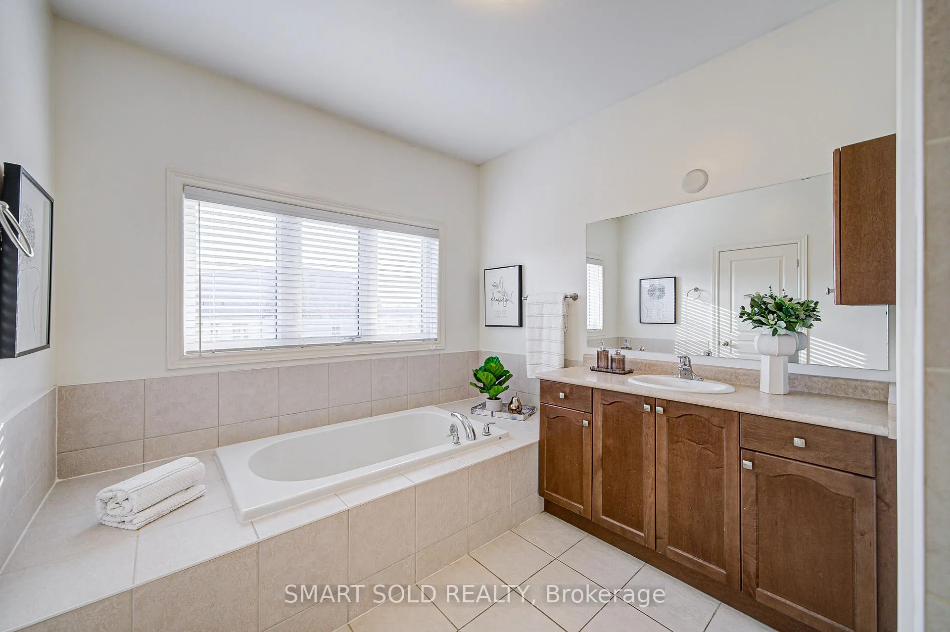 Photo 19 of 99 Chouinard Way, Aurora, Rural Aurora — HOMEH