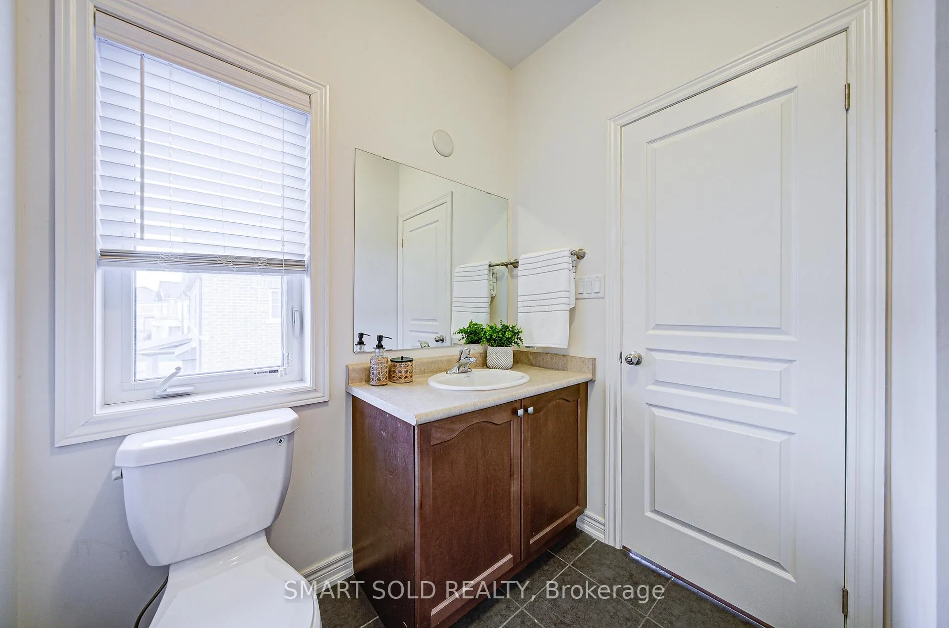 Photo 23 of 99 Chouinard Way, Aurora, Rural Aurora — HOMEH