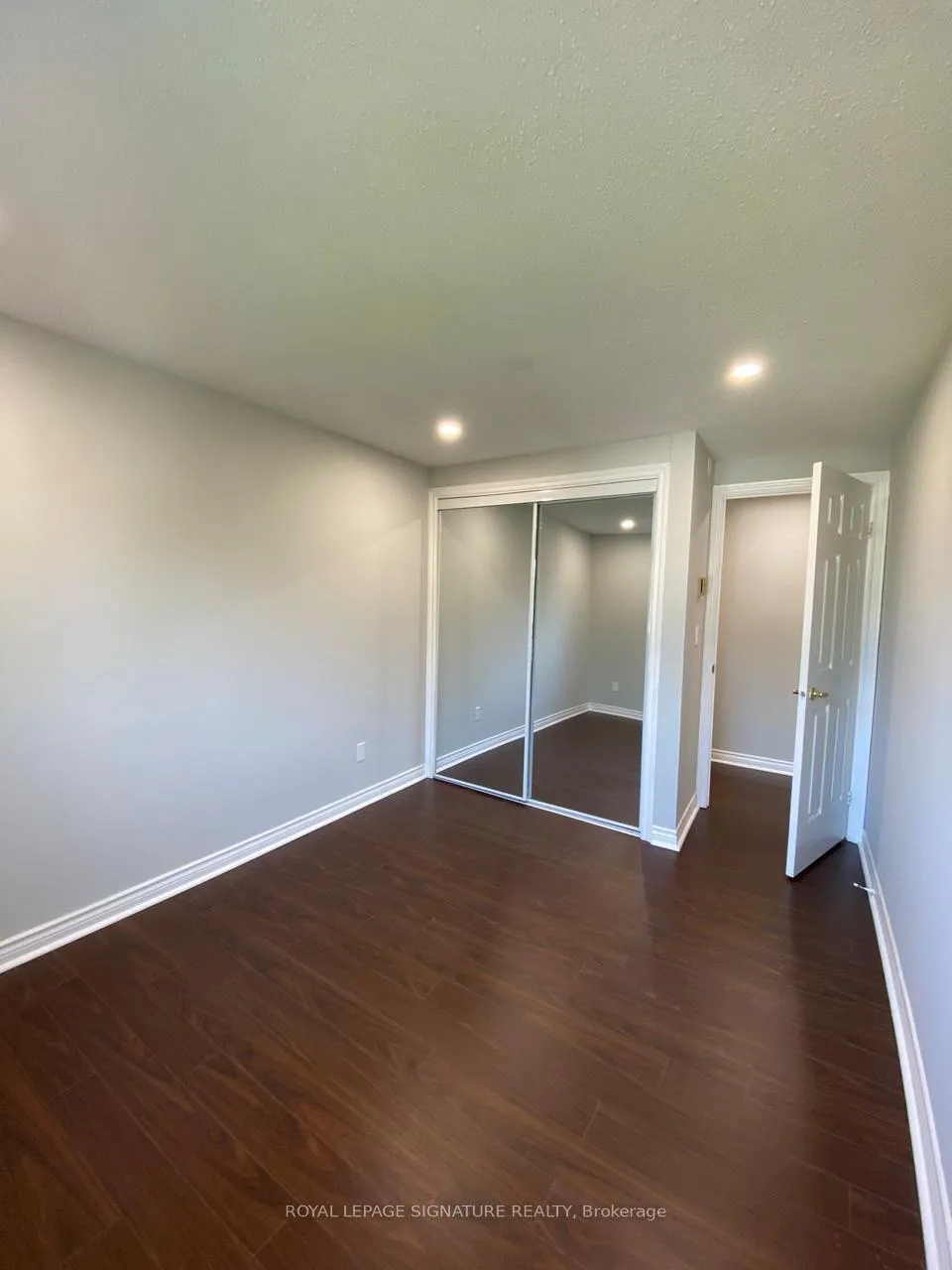 Photo 3 of 48 Homefield Square, Clarington, Courtice — HOMEH