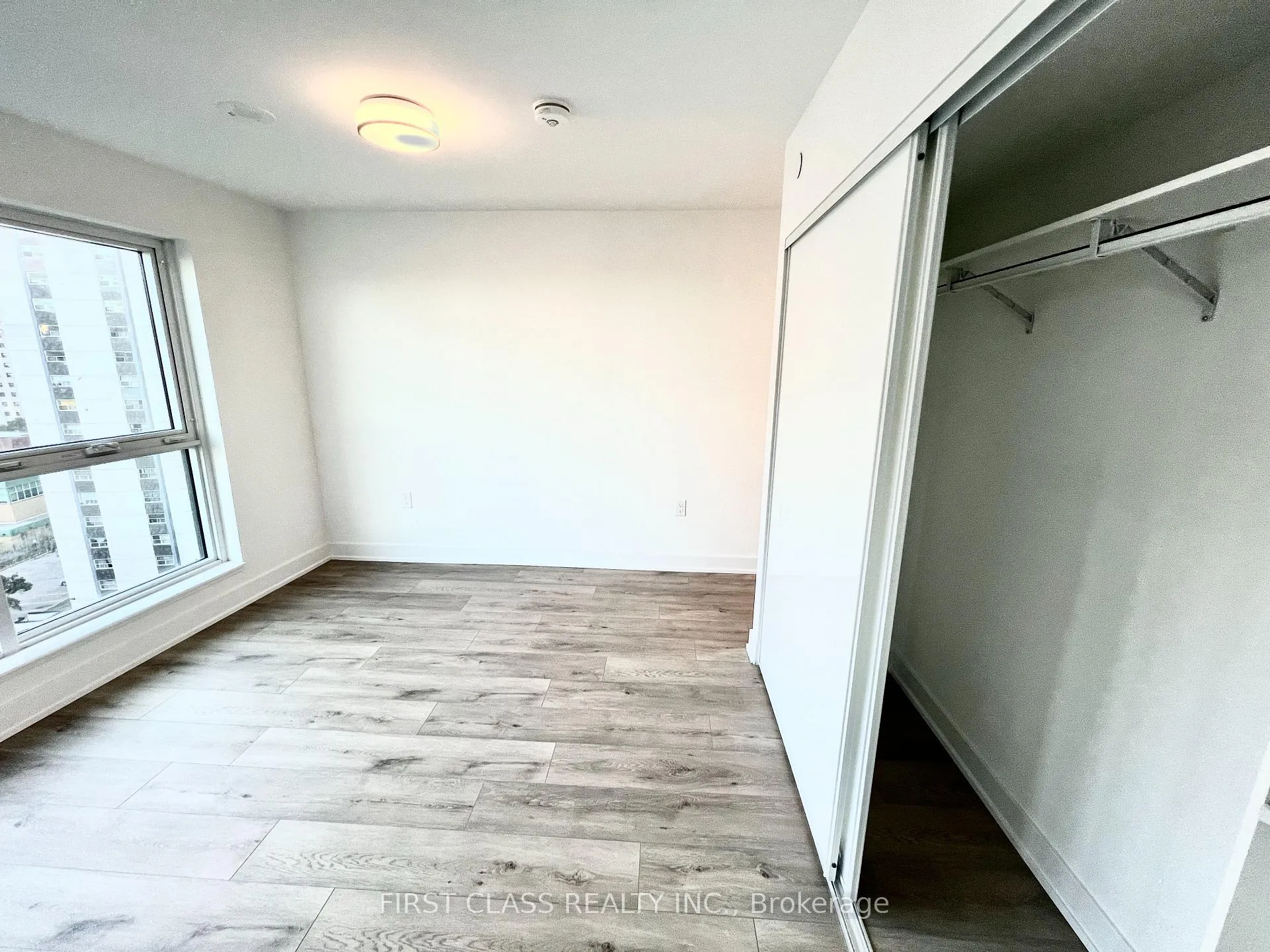 Photo 5 of Unit 1021, 585 Bloor E. Street E, Toronto, North St. James Town — HOMEH