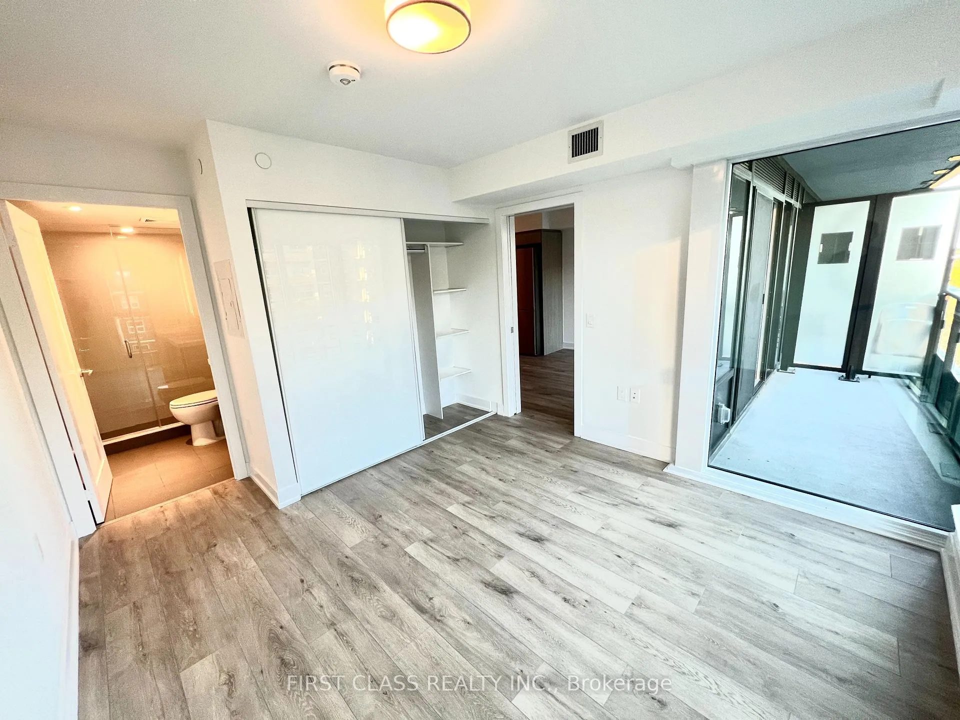 Photo 6 of Unit 1021, 585 Bloor E. Street E, Toronto, North St. James Town — HOMEH
