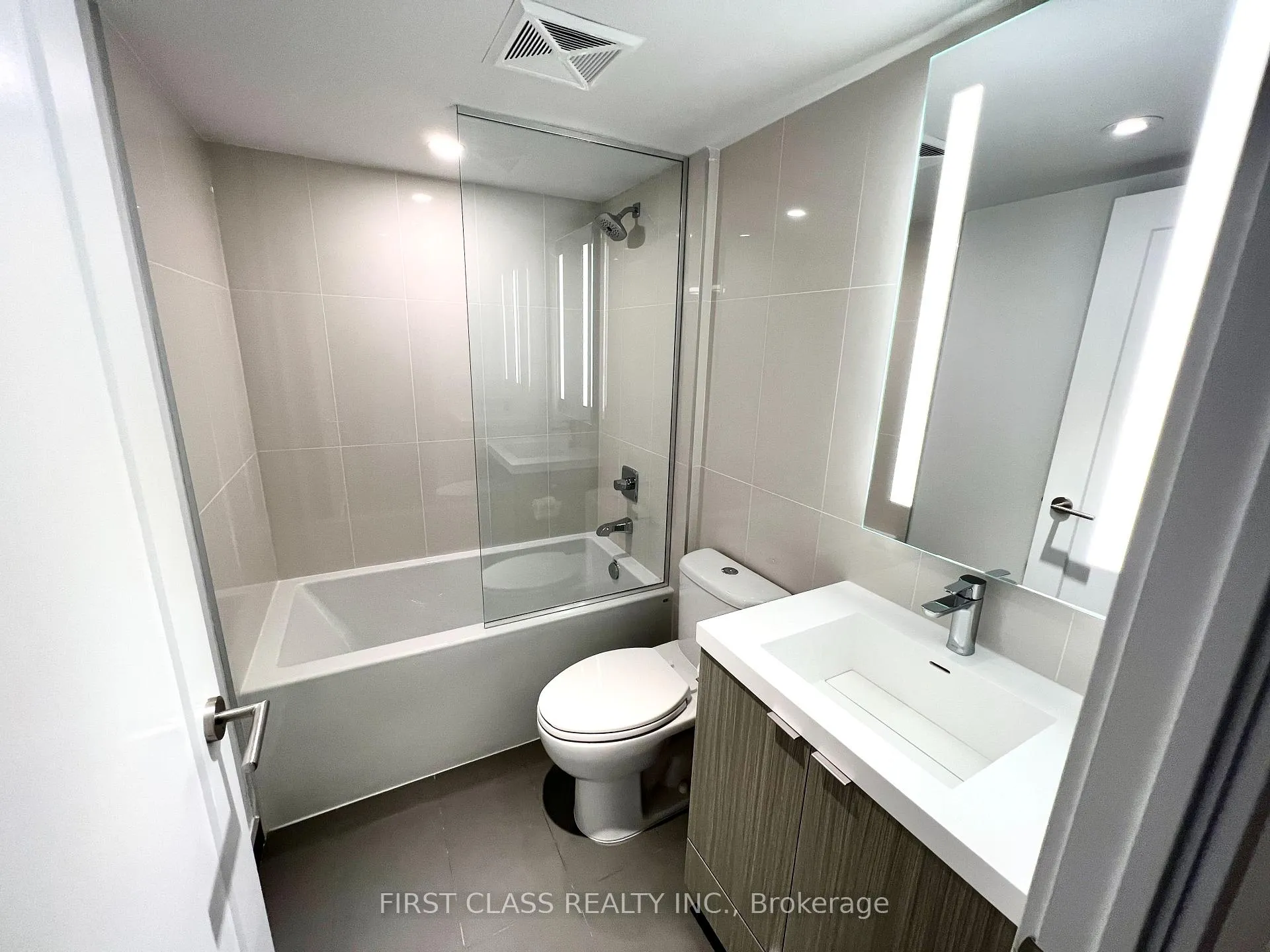 Photo 9 of Unit 1021, 585 Bloor E. Street E, Toronto, North St. James Town — HOMEH