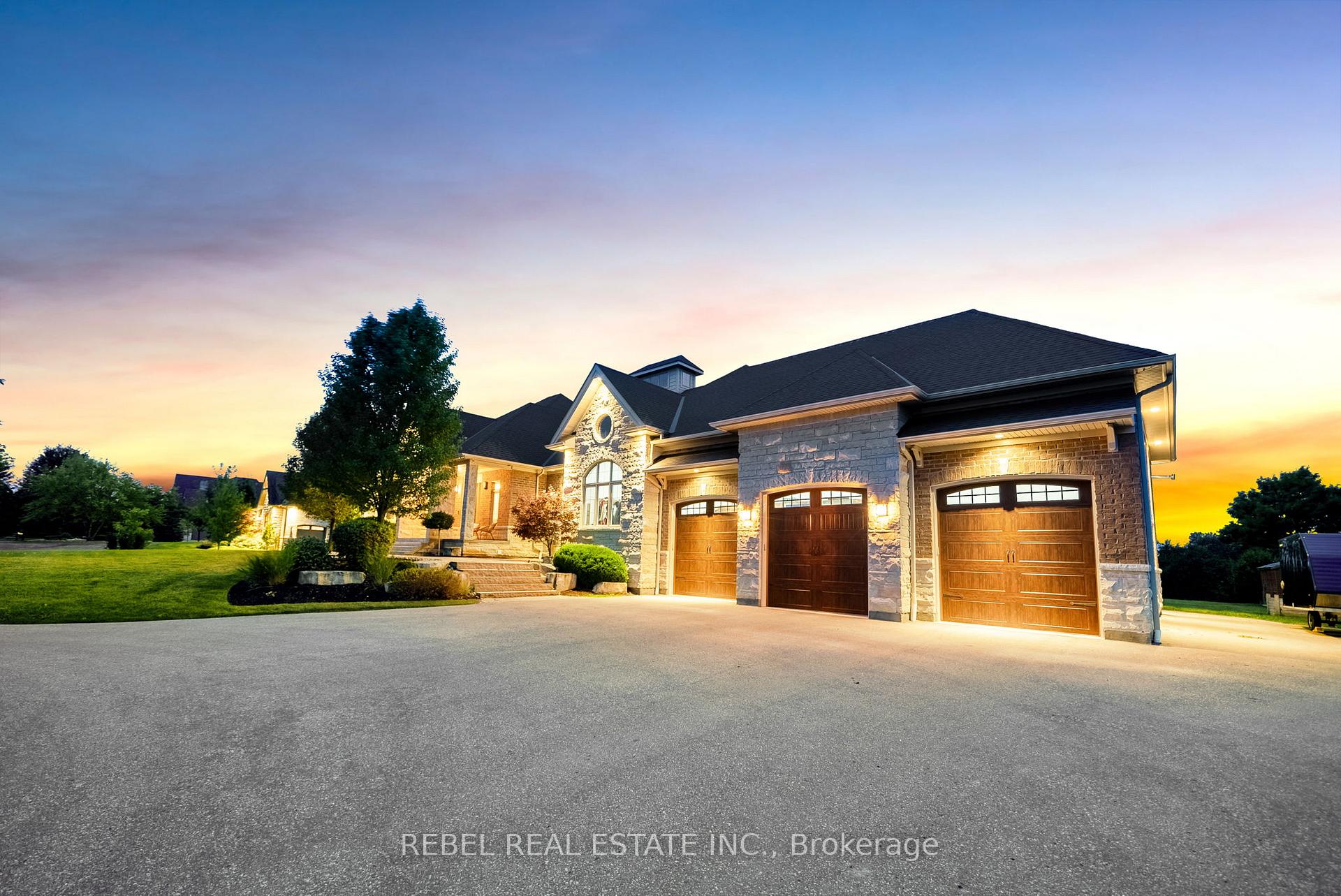 Photo 3 of 27 Clyde Court, Scugog, Port Perry — HOMEH