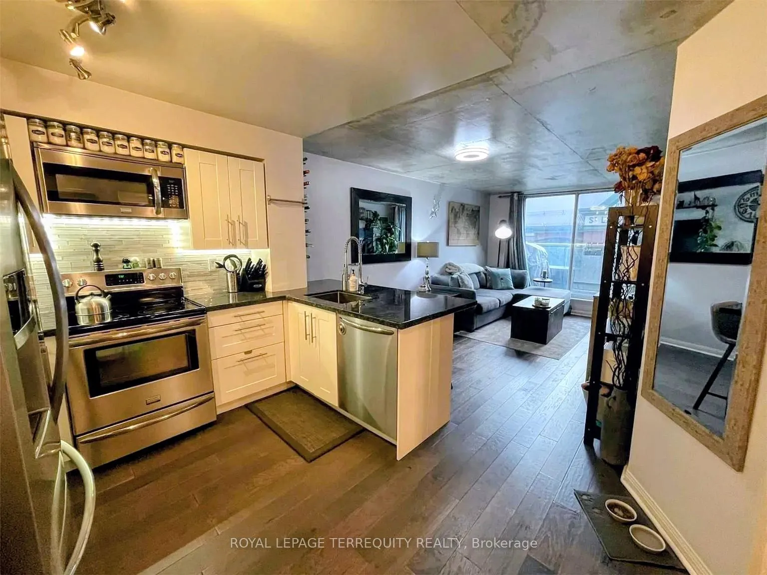 Photo 8 of Unit 314, 109 Front Street E, Toronto, Moss Park — HOMEH
