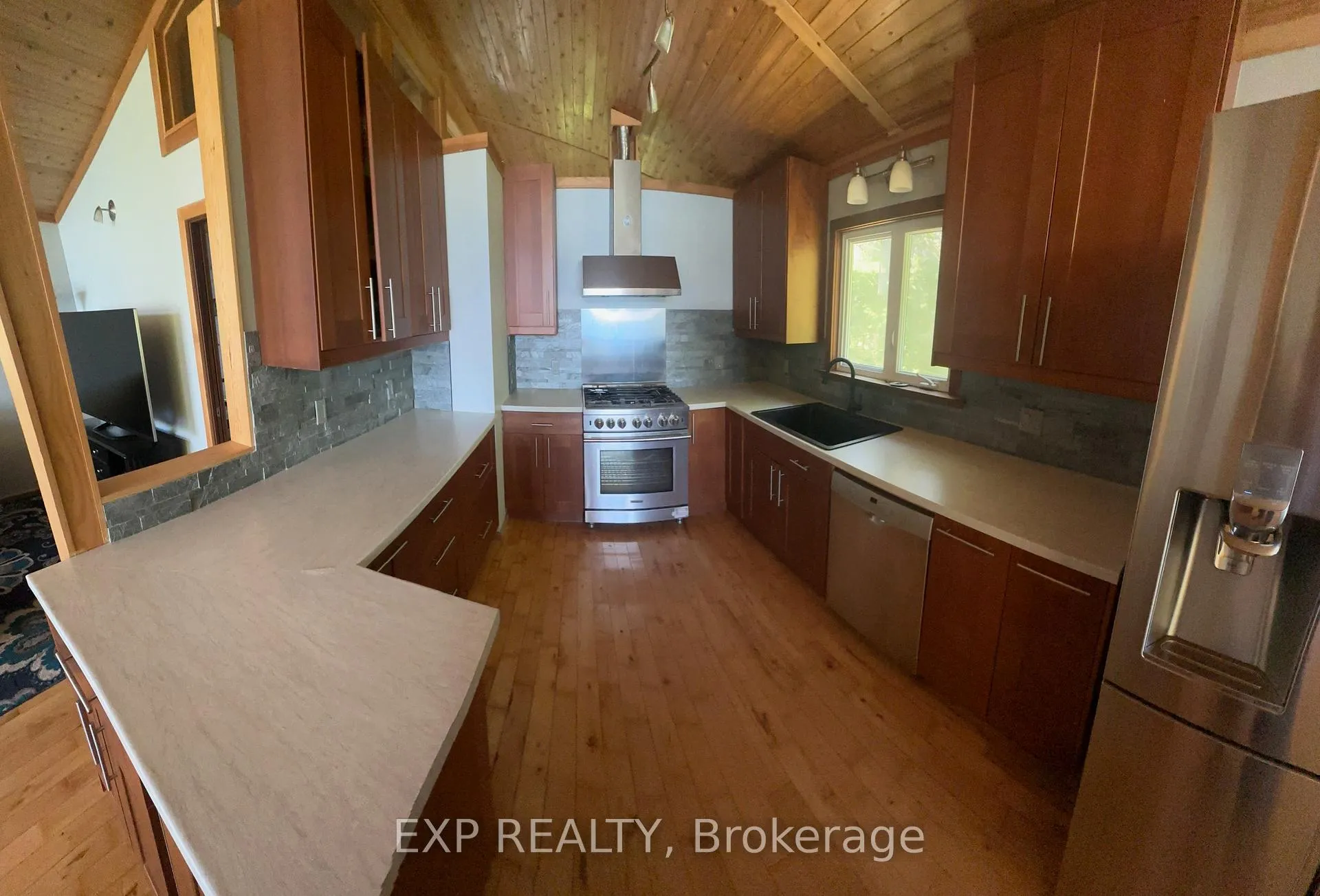 Photo 7 of 2295 Lakeshore Road E, Oro-Medonte, Rural Oro-Medonte — HOMEH