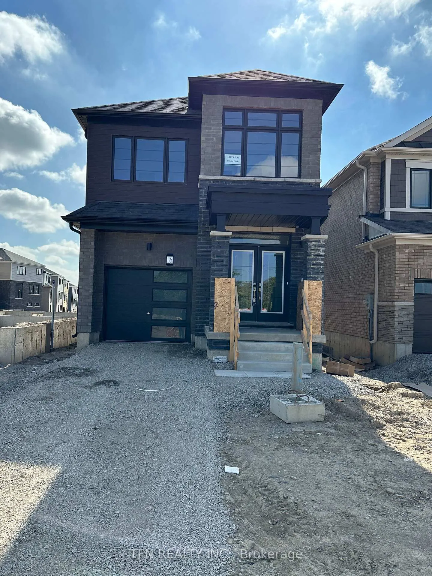 Photo 1 of 16 Lilac Circle, Haldimand — HOMEH
