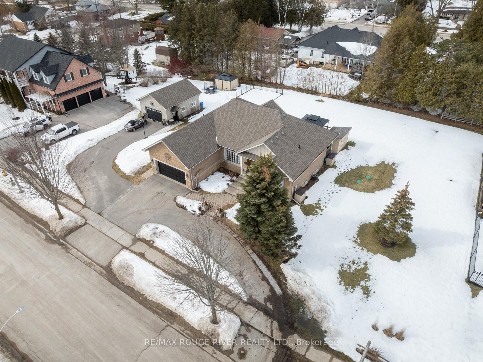 Photo 1 of 11 Mikelen Drive, Scugog, Port Perry — HOMEH
