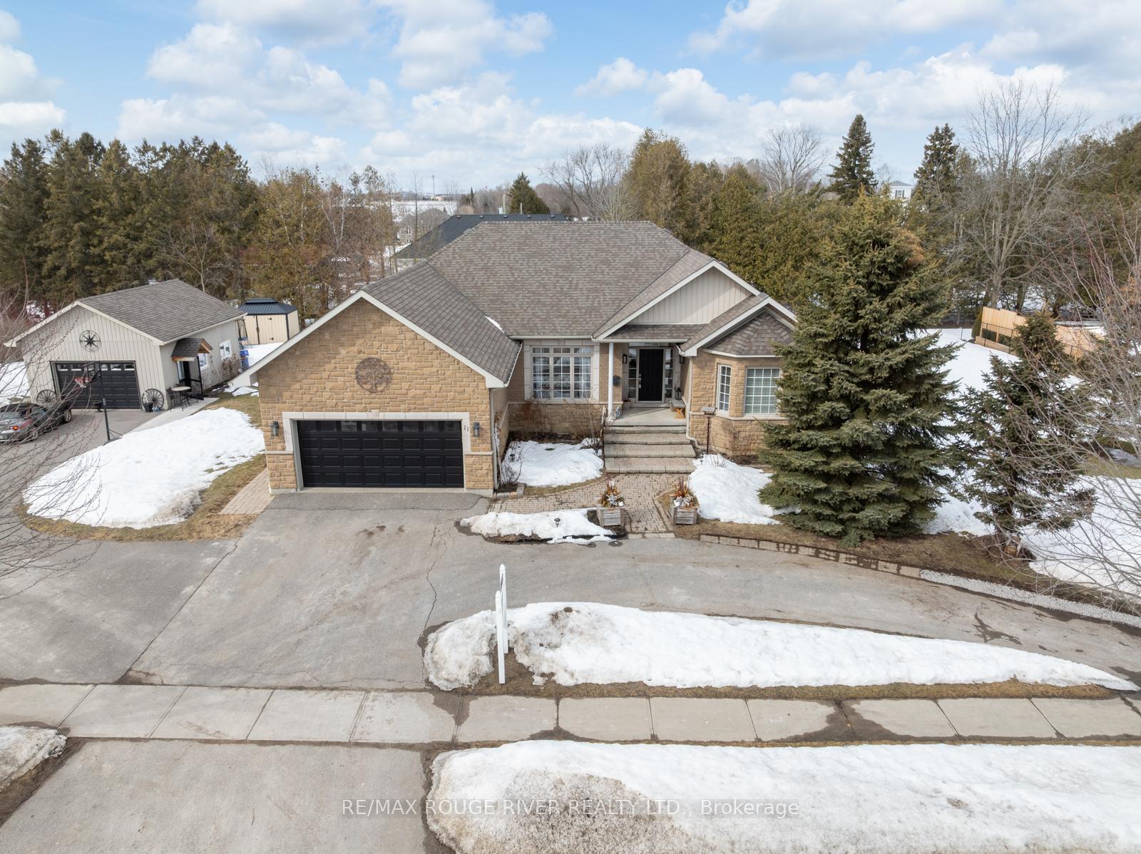 Photo 2 of 11 Mikelen Drive, Scugog, Port Perry — HOMEH