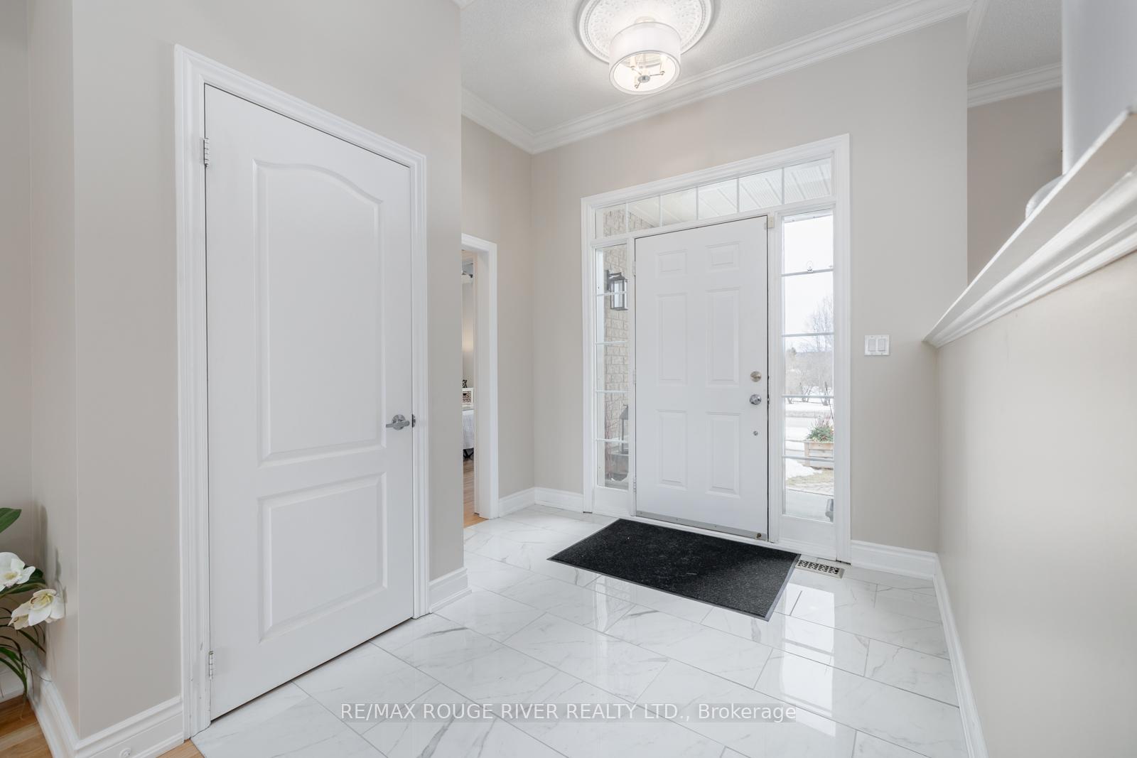 Photo 4 of 11 Mikelen Drive, Scugog, Port Perry — HOMEH