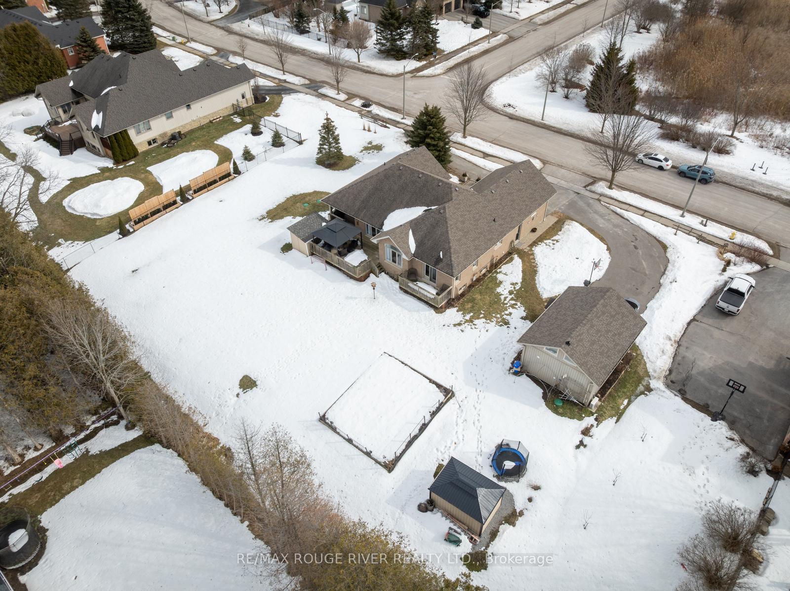 Photo 48 of 11 Mikelen Drive, Scugog, Port Perry — HOMEH