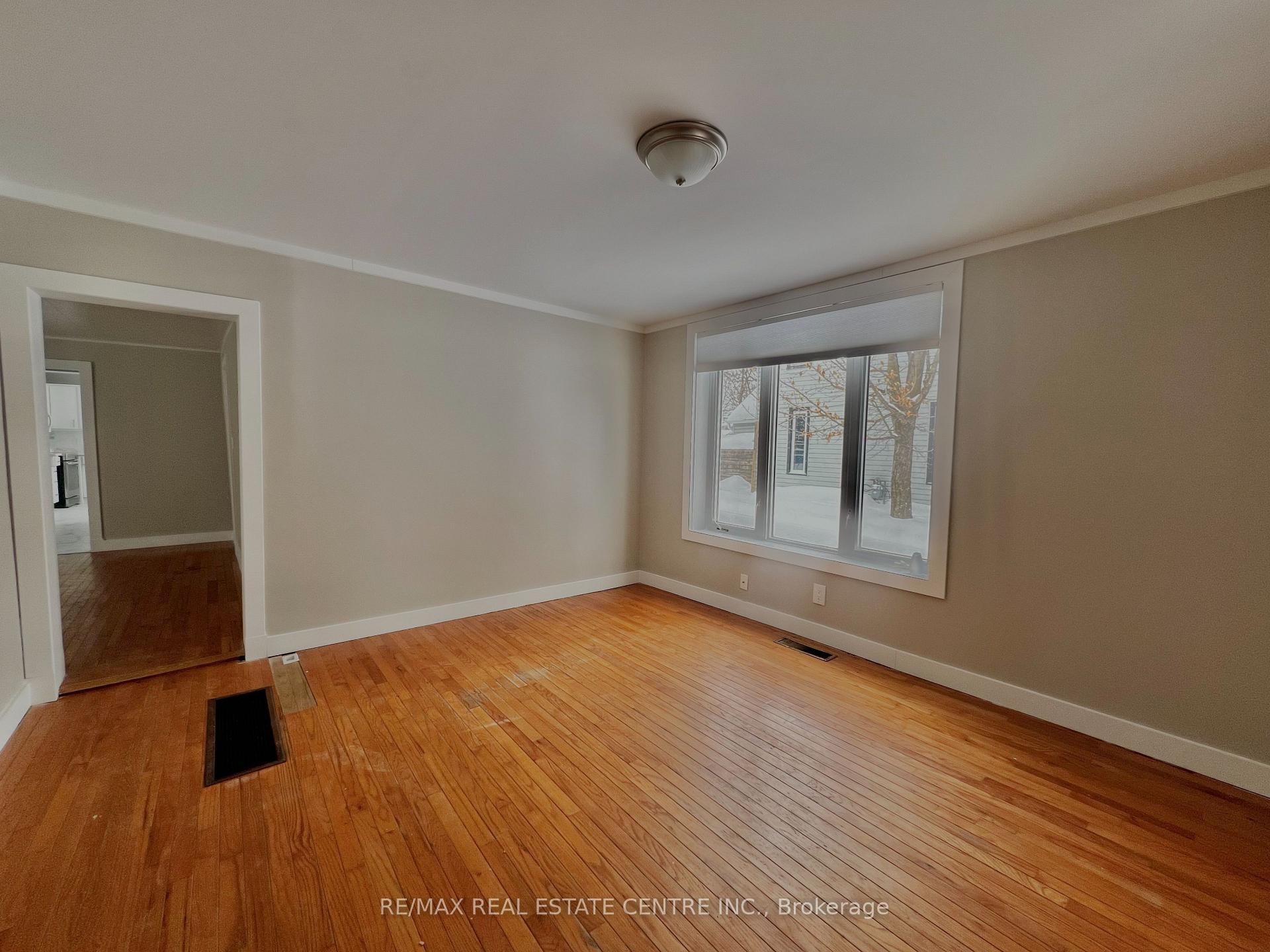 Photo 5 of 310 Andrew Street, Shelburne — HOMEH