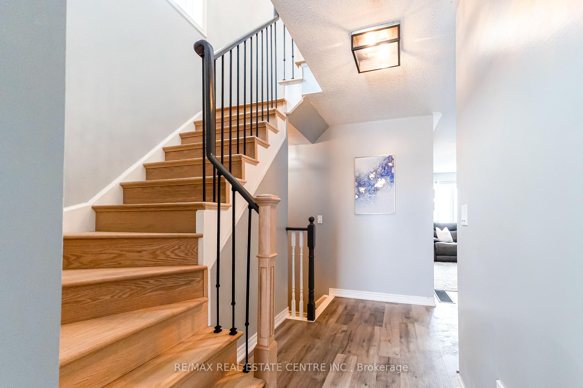 Photo 2 of 821 Cook Crescent, Shelburne — HOMEH