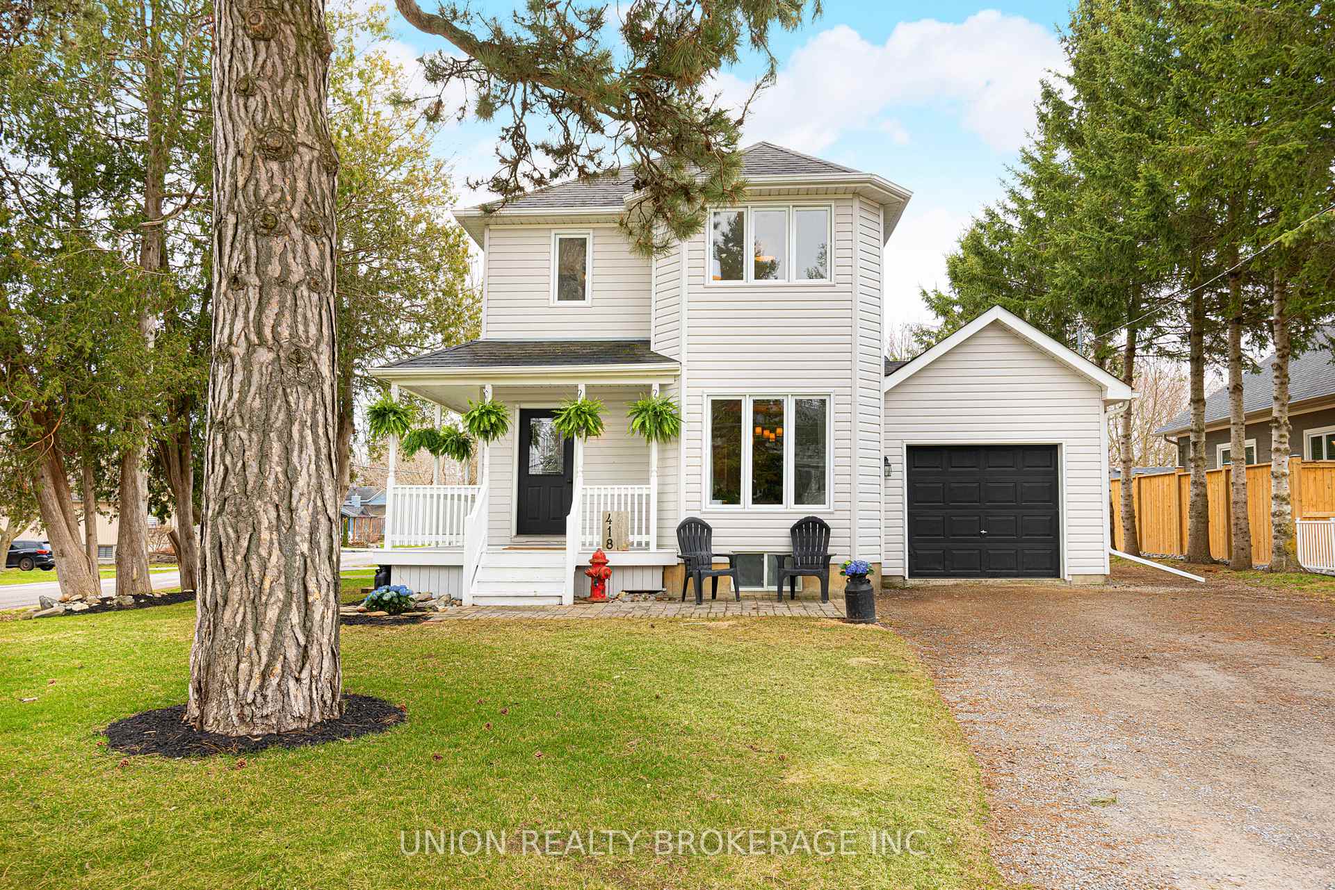 Photo 2 of 418 Bay Street, Scugog, Port Perry — HOMEH