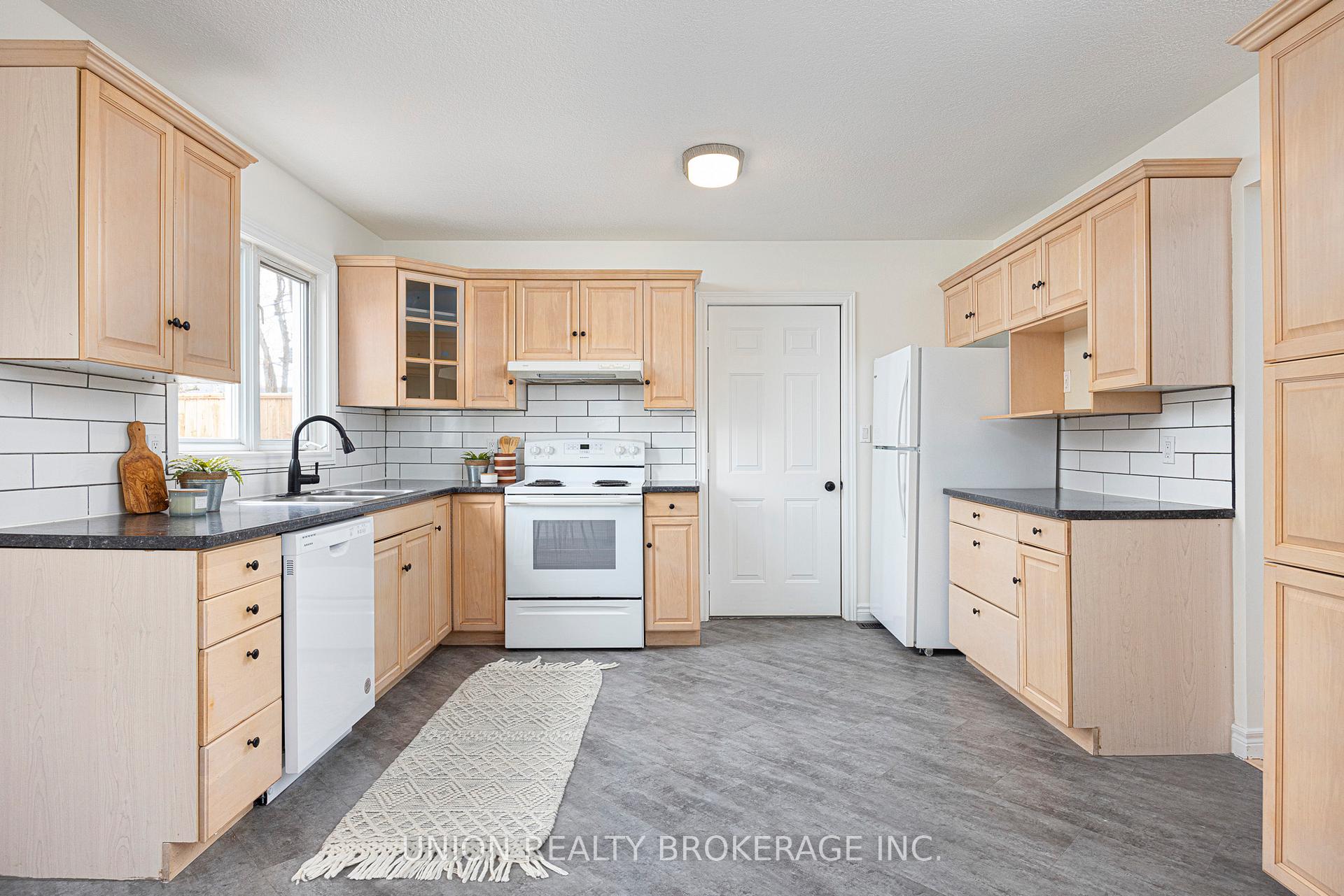 Photo 15 of 418 Bay Street, Scugog, Port Perry — HOMEH