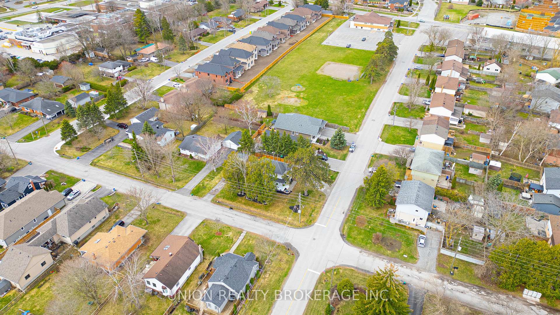 Photo 39 of 418 Bay Street, Scugog, Port Perry — HOMEH