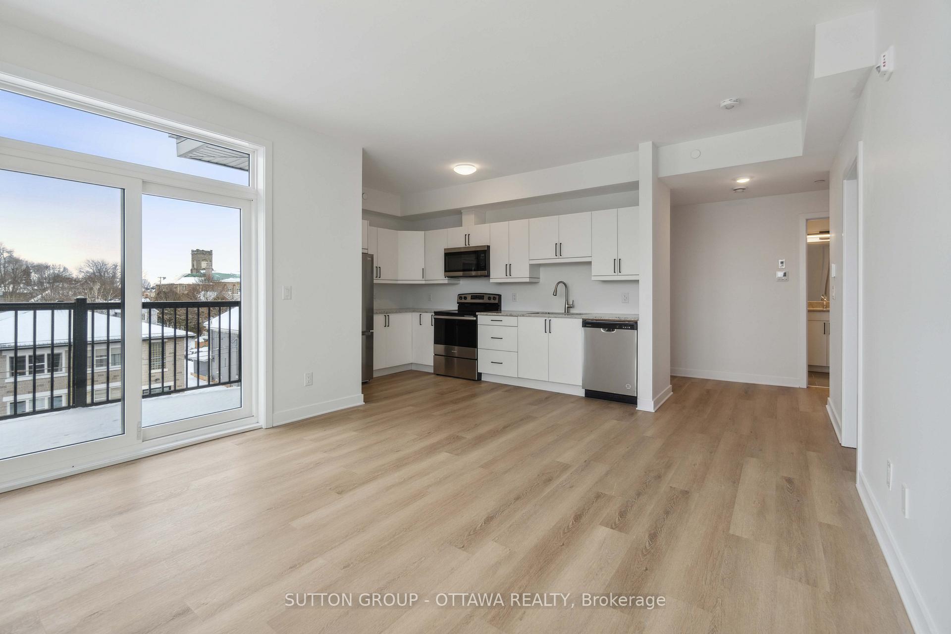 Photo 4 of Unit 402, 7 Maple Avenue, Smiths Falls — HOMEH