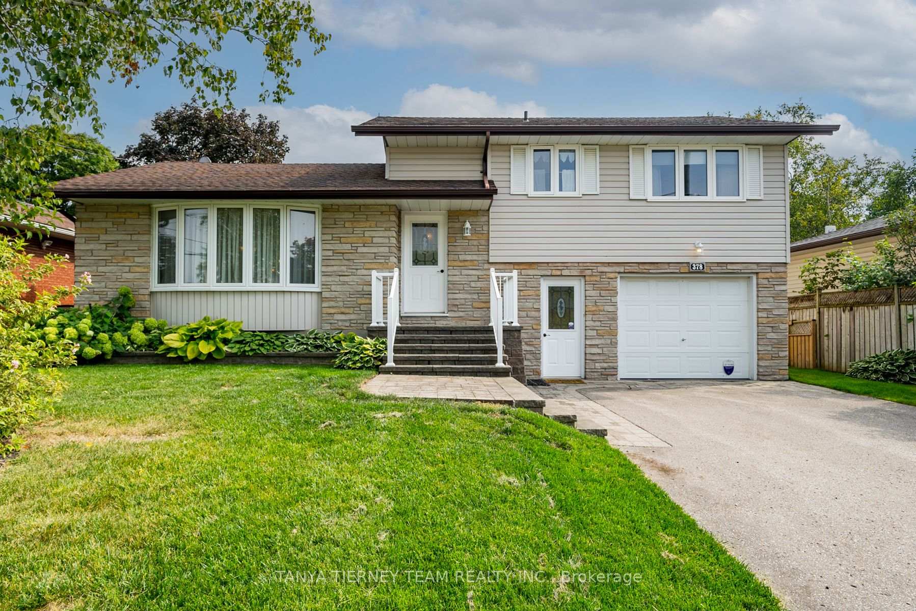 Photo 2 of 378 Major Street, Scugog, Port Perry — HOMEH