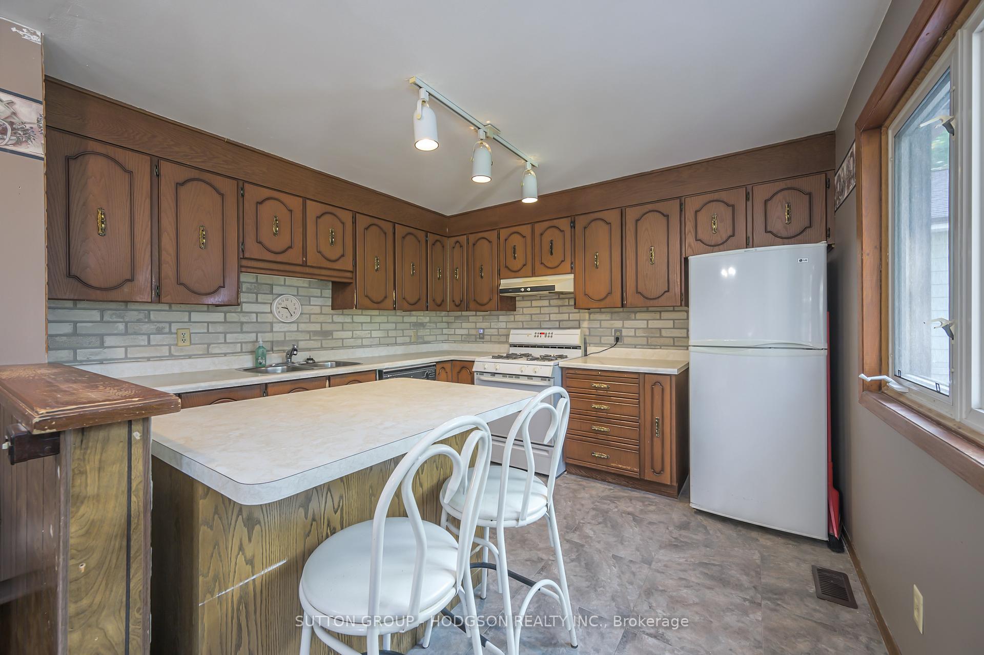 Photo 9 of 35 Victoria Avenue E, South Huron, Stephen — HOMEH