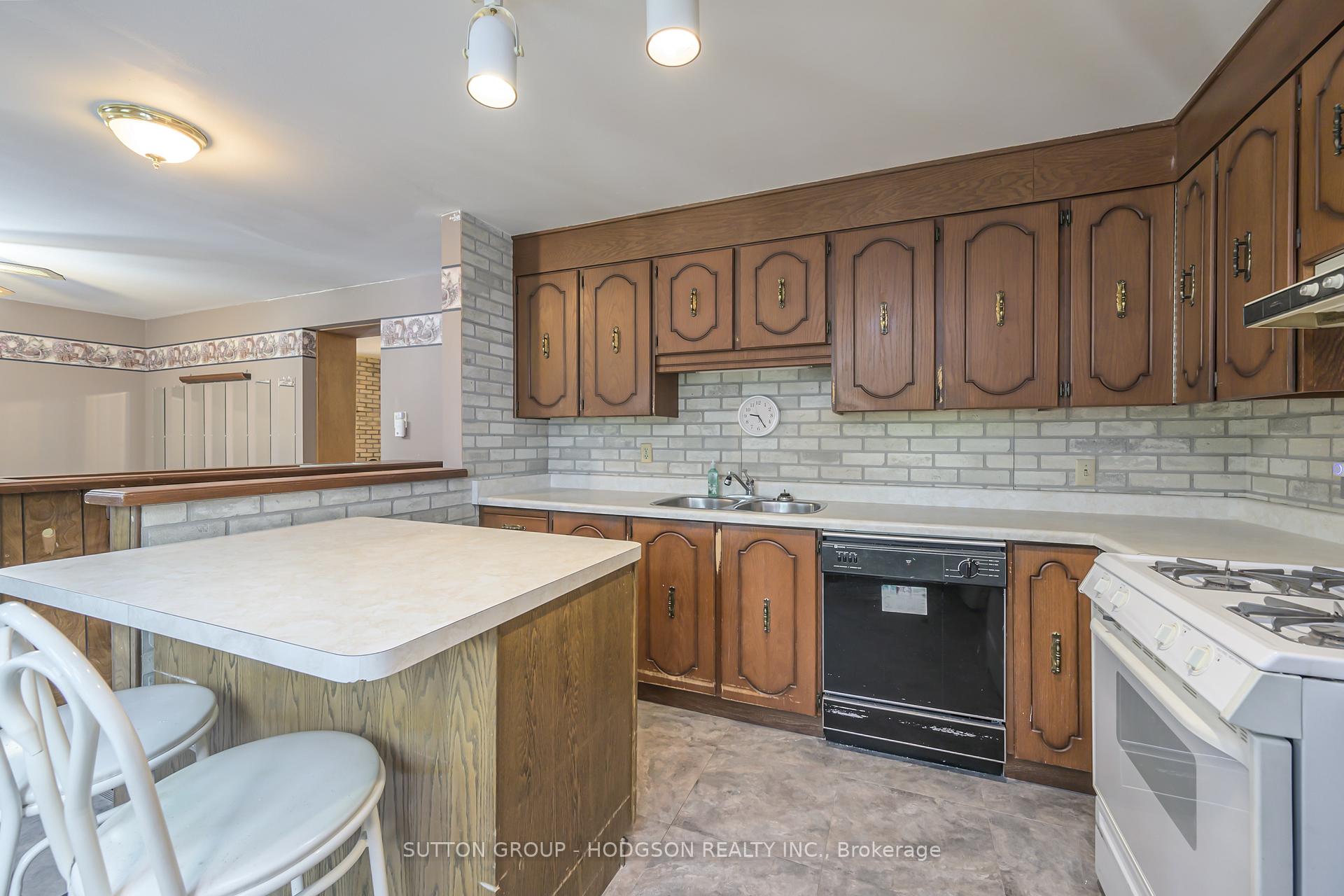 Photo 10 of 35 Victoria Avenue E, South Huron, Stephen — HOMEH