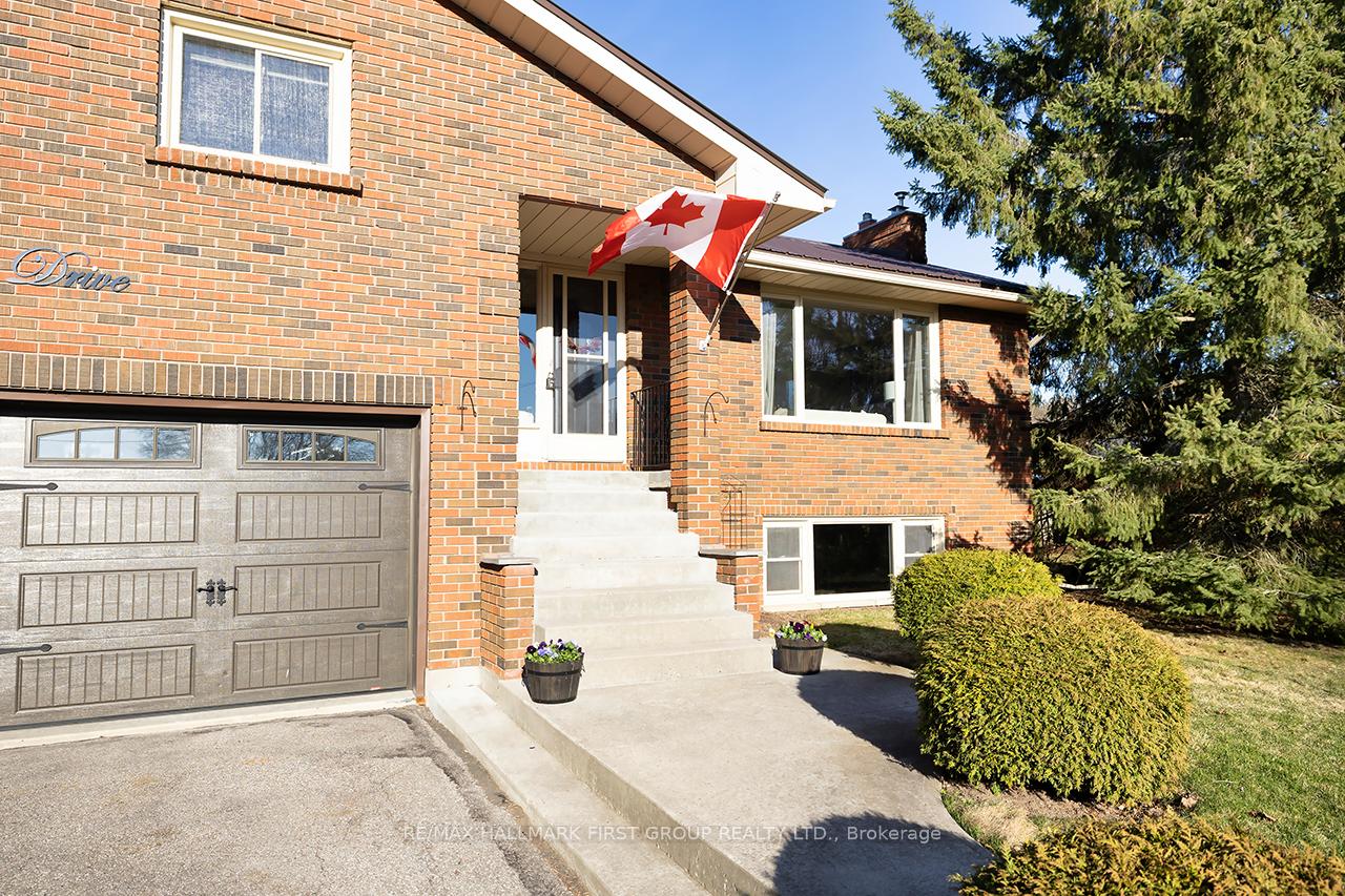 Photo 2 of 11 Riverview Drive, Scugog, Port Perry — HOMEH