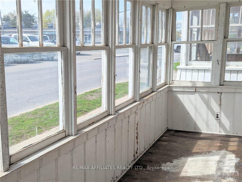 Photo 2 of 7 Abbott Street S, Smiths Falls — HOMEH