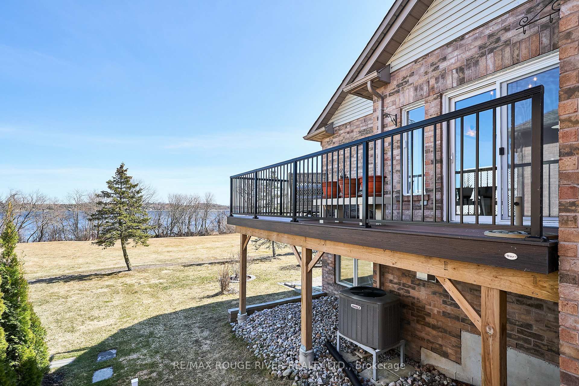 Photo 3 of 203 Waterbury Crescent, Scugog, Port Perry — HOMEH