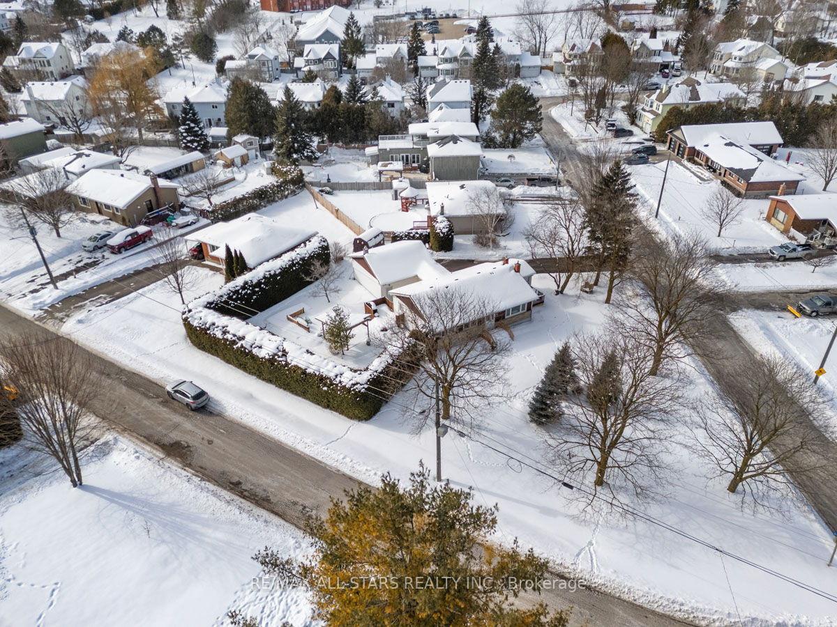 Photo 3 of 46 Allan Street, Scugog, Port Perry — HOMEH