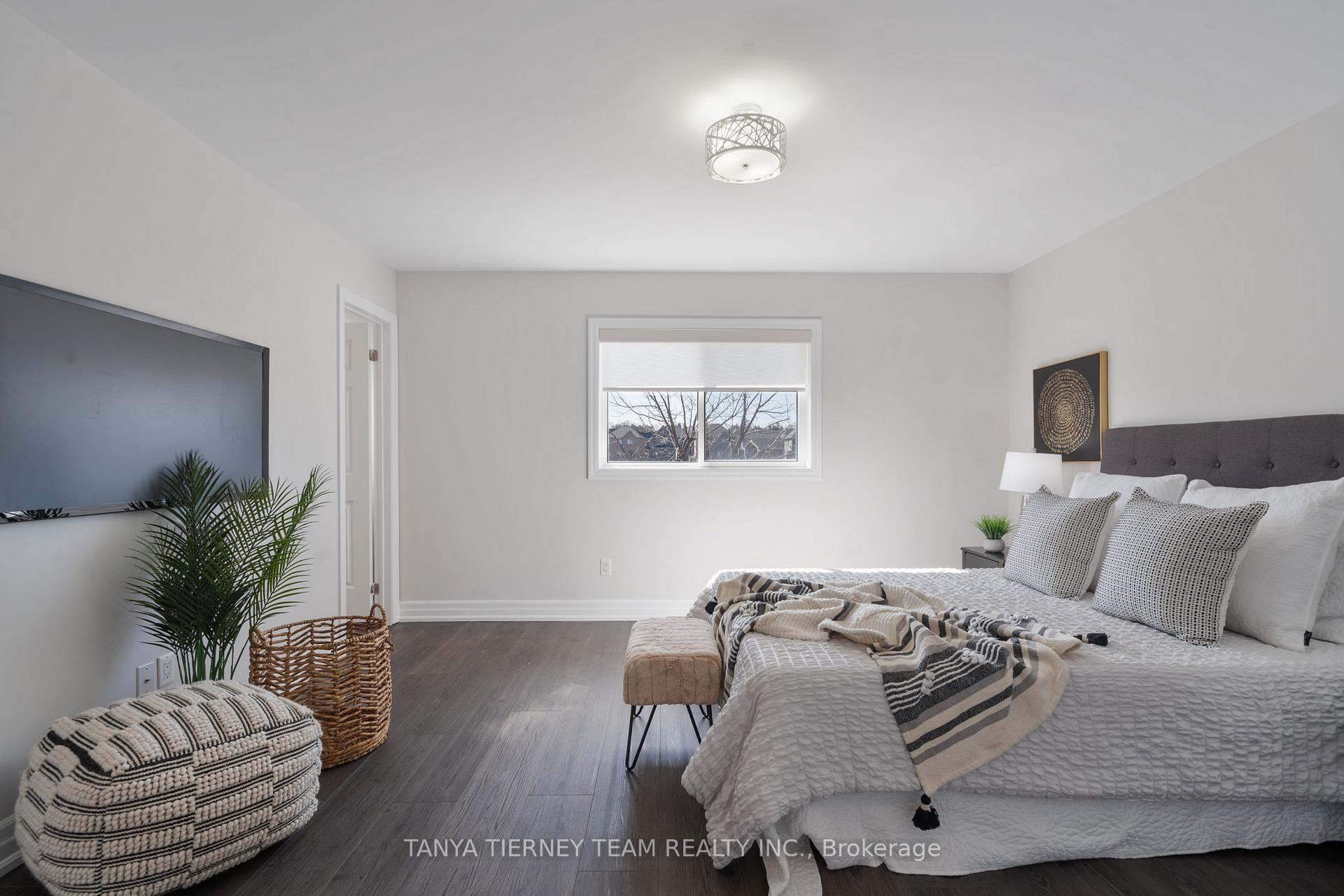 Photo 16 of 52 Perryview Drive, Scugog, Port Perry — HOMEH