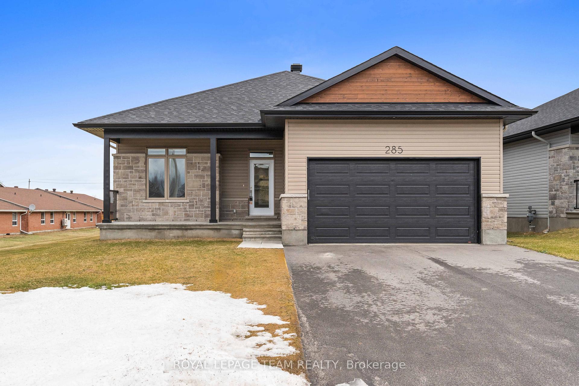Photo 1 of 285 Wood Avenue, Smiths Falls — HOMEH
