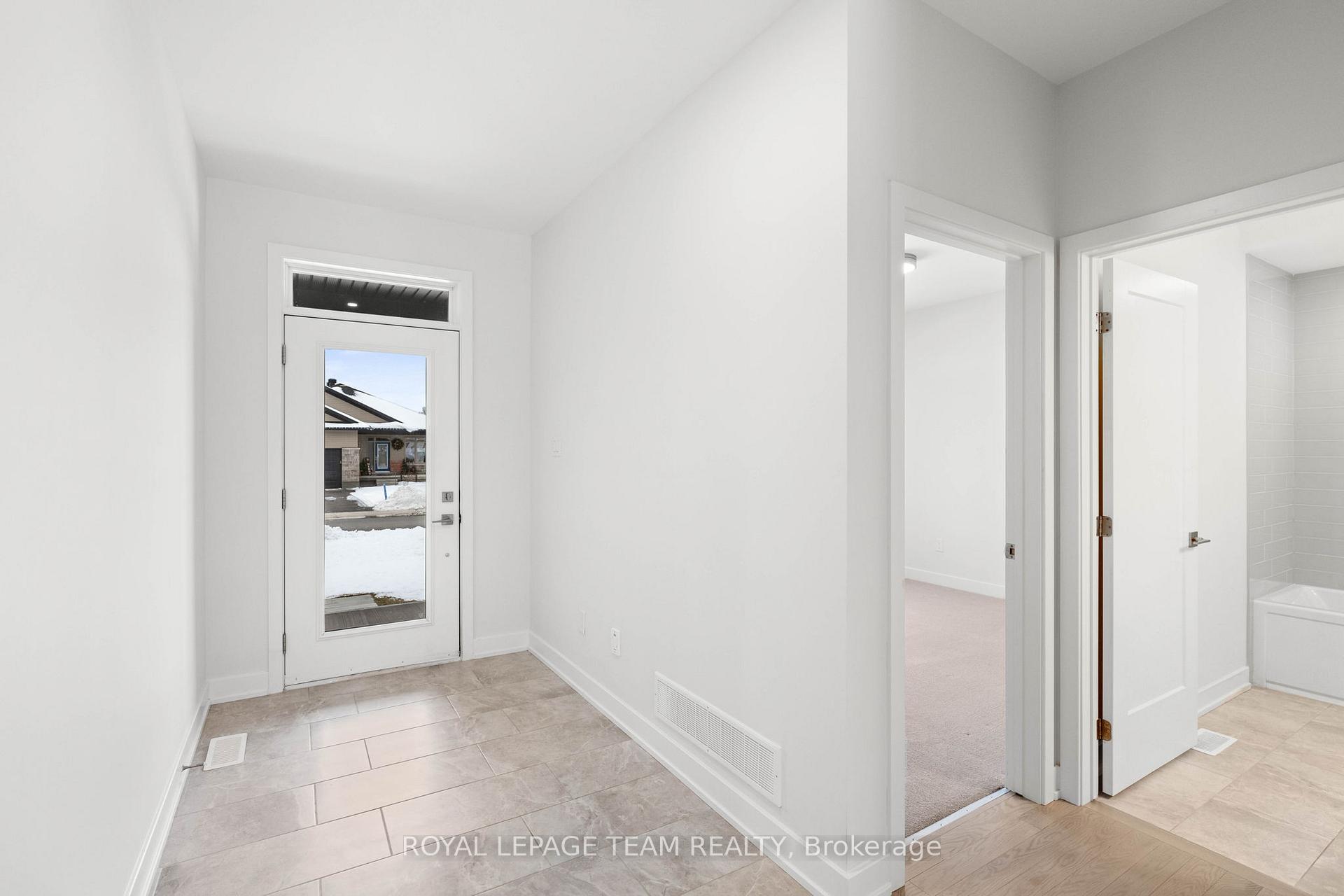 Photo 3 of 285 Wood Avenue, Smiths Falls — HOMEH
