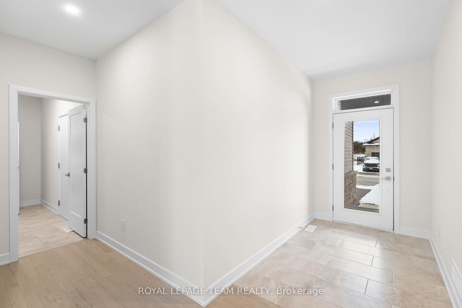 Photo 4 of 285 Wood Avenue, Smiths Falls — HOMEH