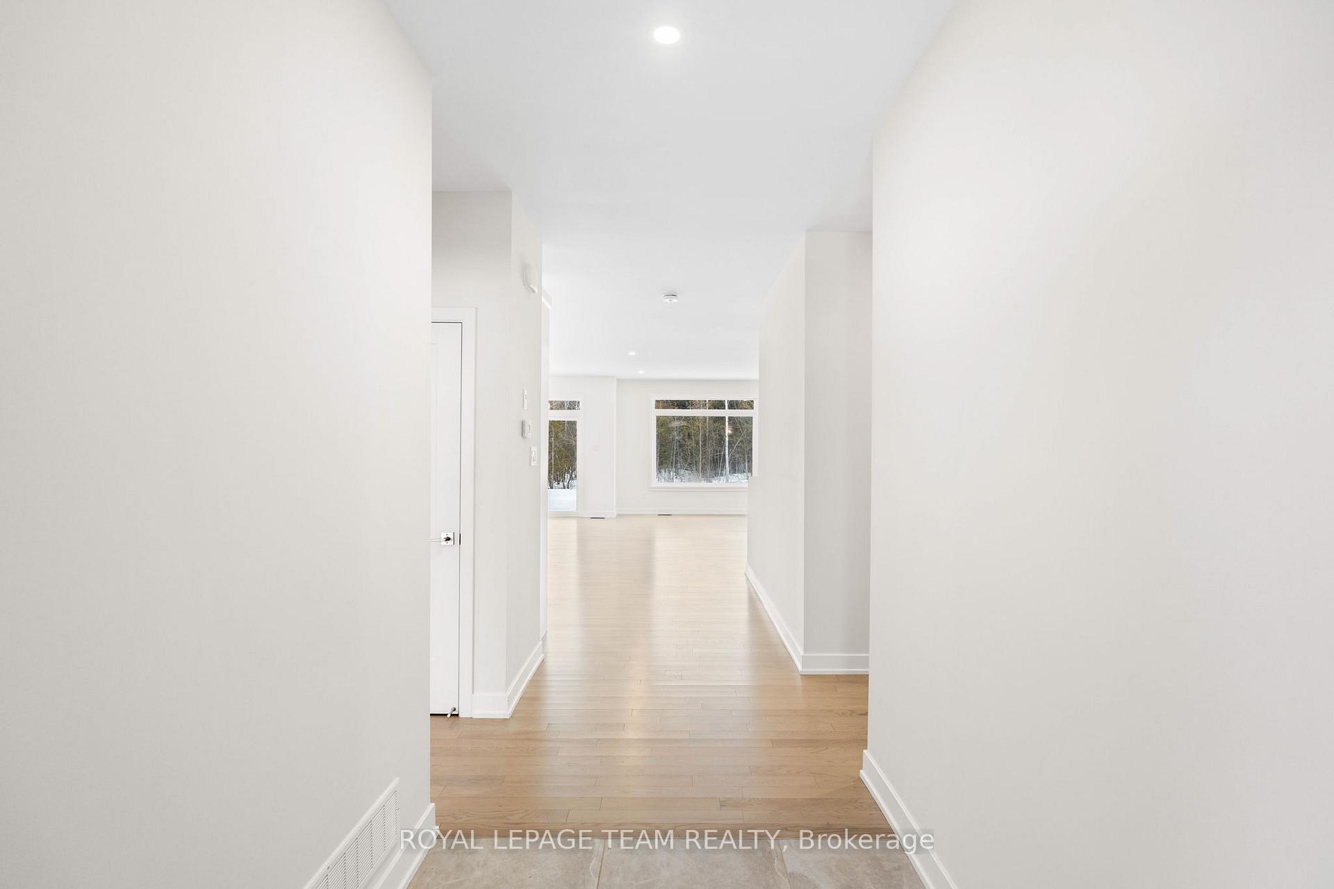 Photo 5 of 285 Wood Avenue, Smiths Falls — HOMEH