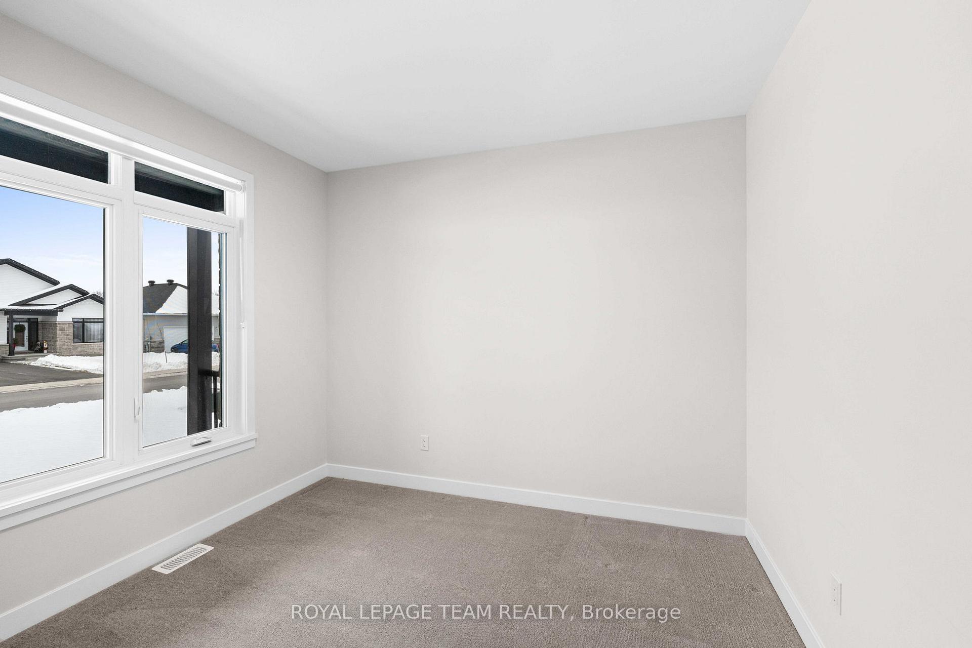 Photo 6 of 285 Wood Avenue, Smiths Falls — HOMEH