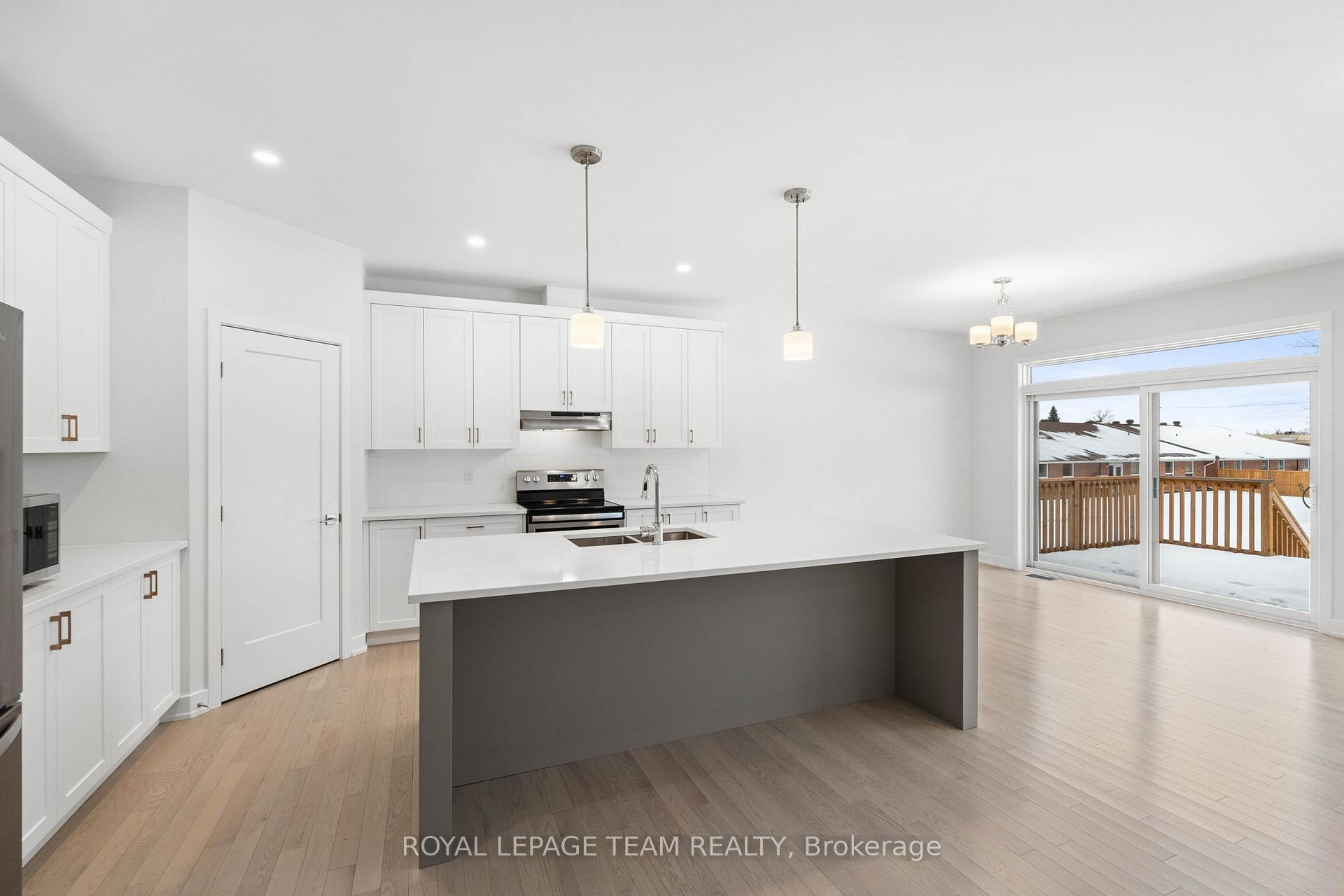 Photo 9 of 285 Wood Avenue, Smiths Falls — HOMEH