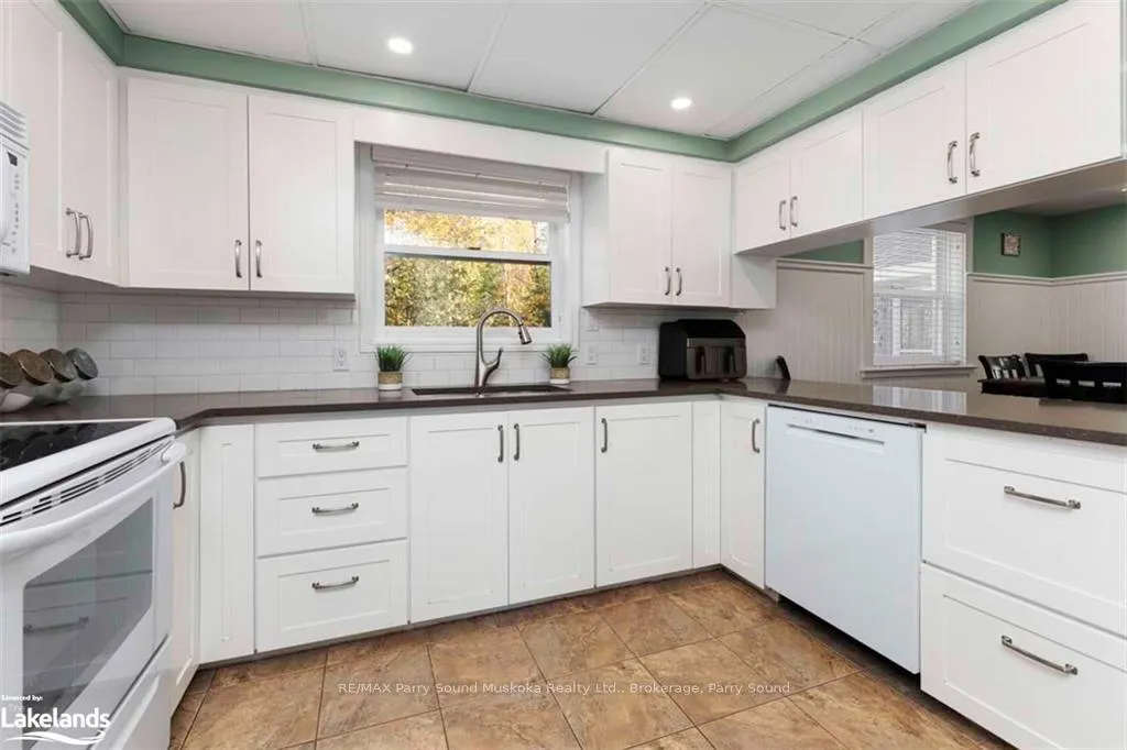 Photo 13 of 33 Humphrey Drive, Seguin, Humphrey — HOMEH