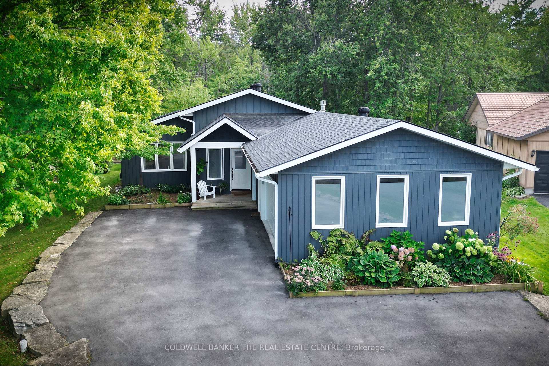 Front of 2656 Westshore Crescent