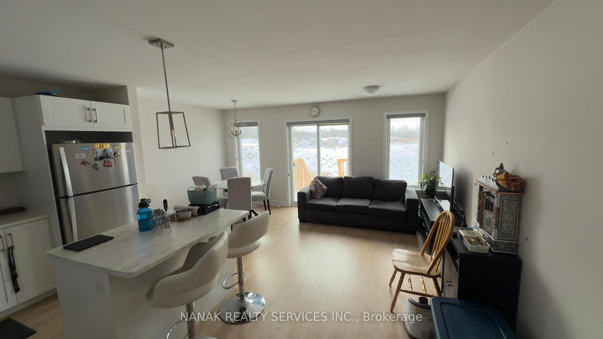 Photo 5 of 84 Staples Boulevard, Smiths Falls — HOMEH