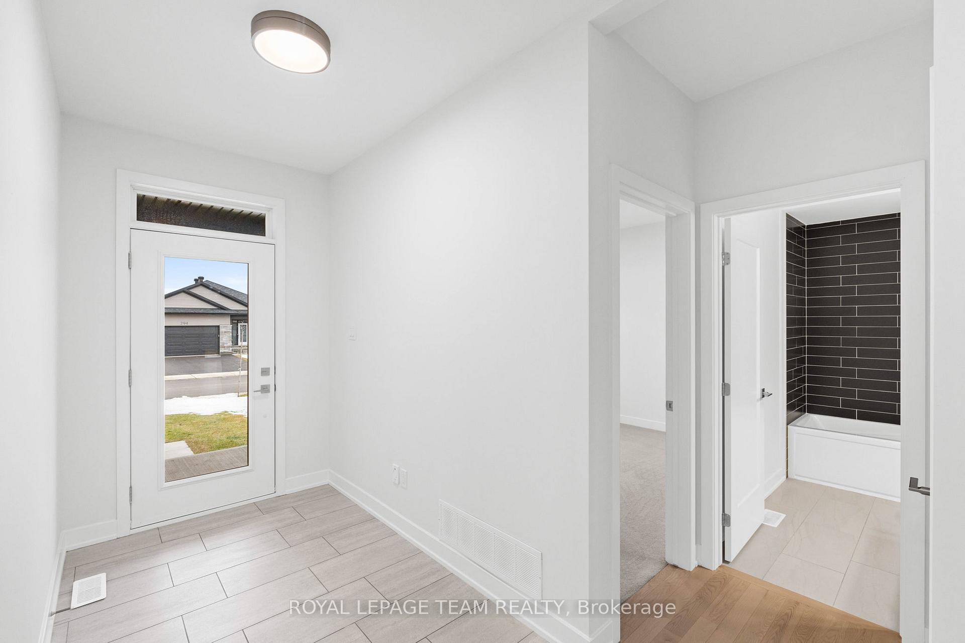 Photo 2 of 295 Wood Avenue, Smiths Falls — HOMEH