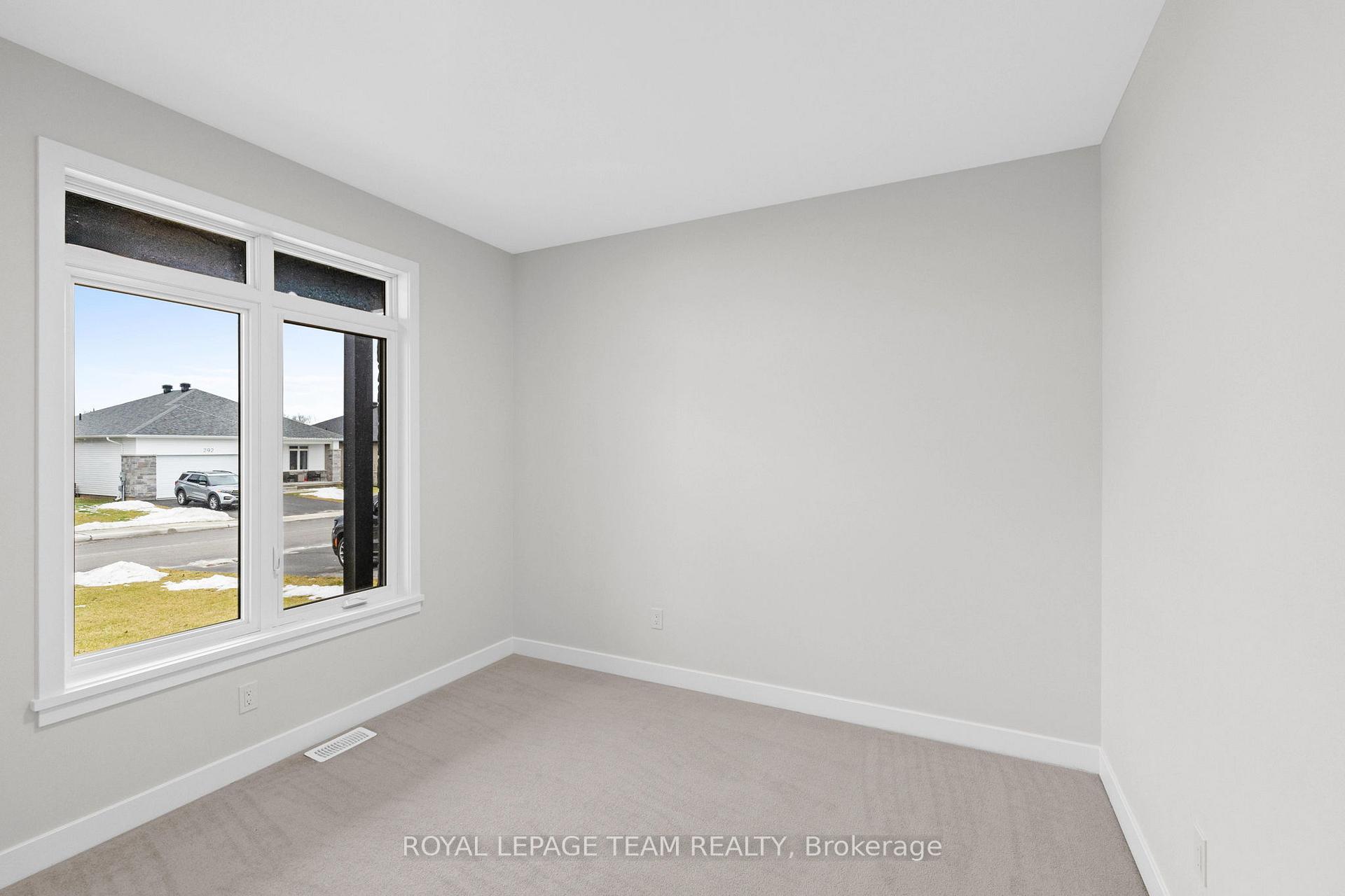 Photo 3 of 295 Wood Avenue, Smiths Falls — HOMEH