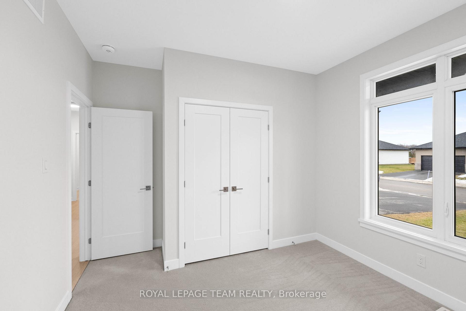 Photo 4 of 295 Wood Avenue, Smiths Falls — HOMEH