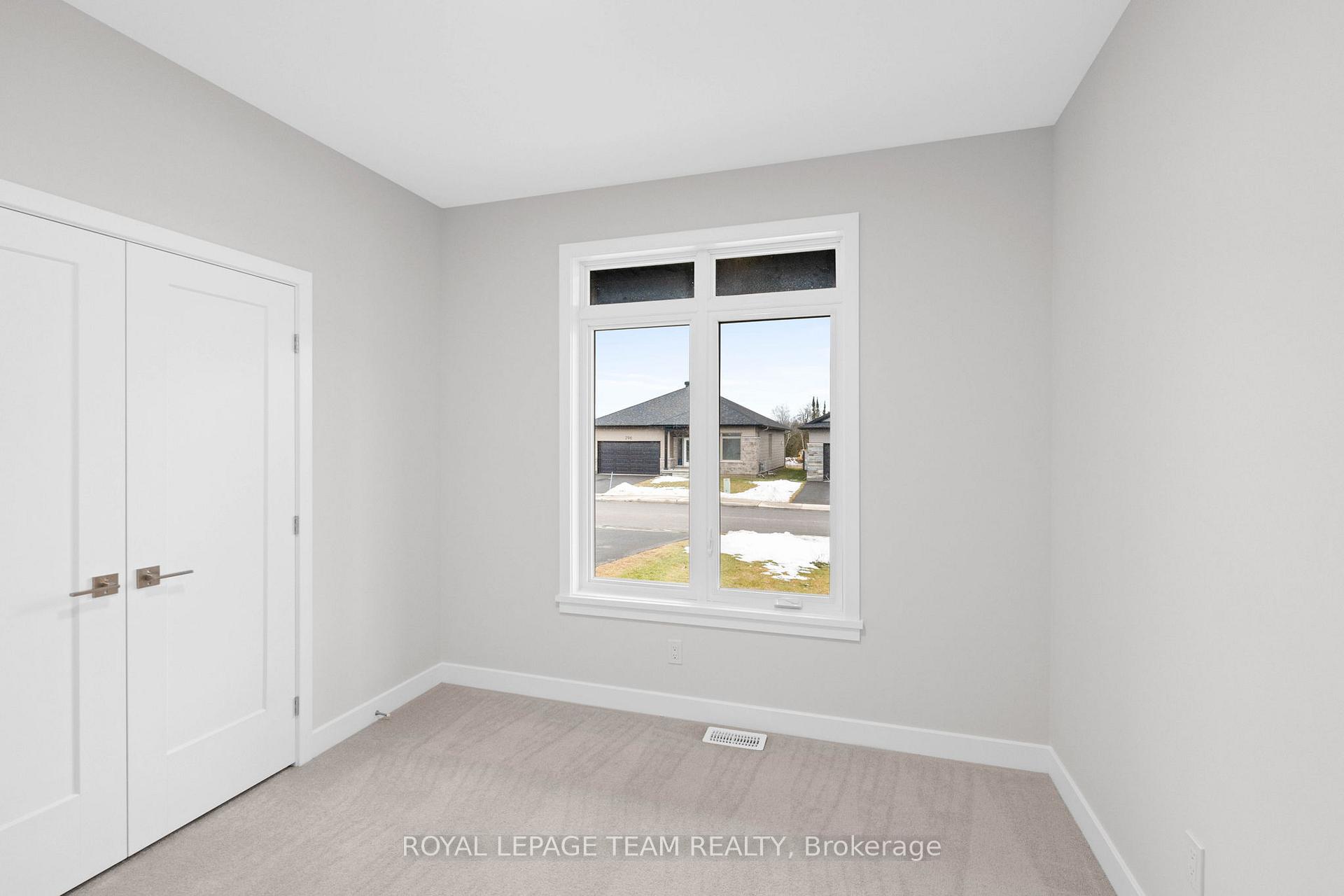 Photo 5 of 295 Wood Avenue, Smiths Falls — HOMEH