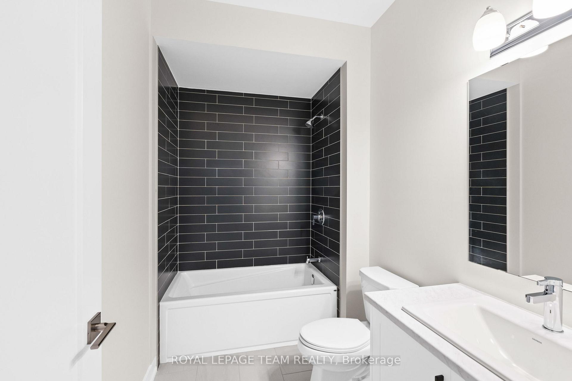 Photo 7 of 295 Wood Avenue, Smiths Falls — HOMEH