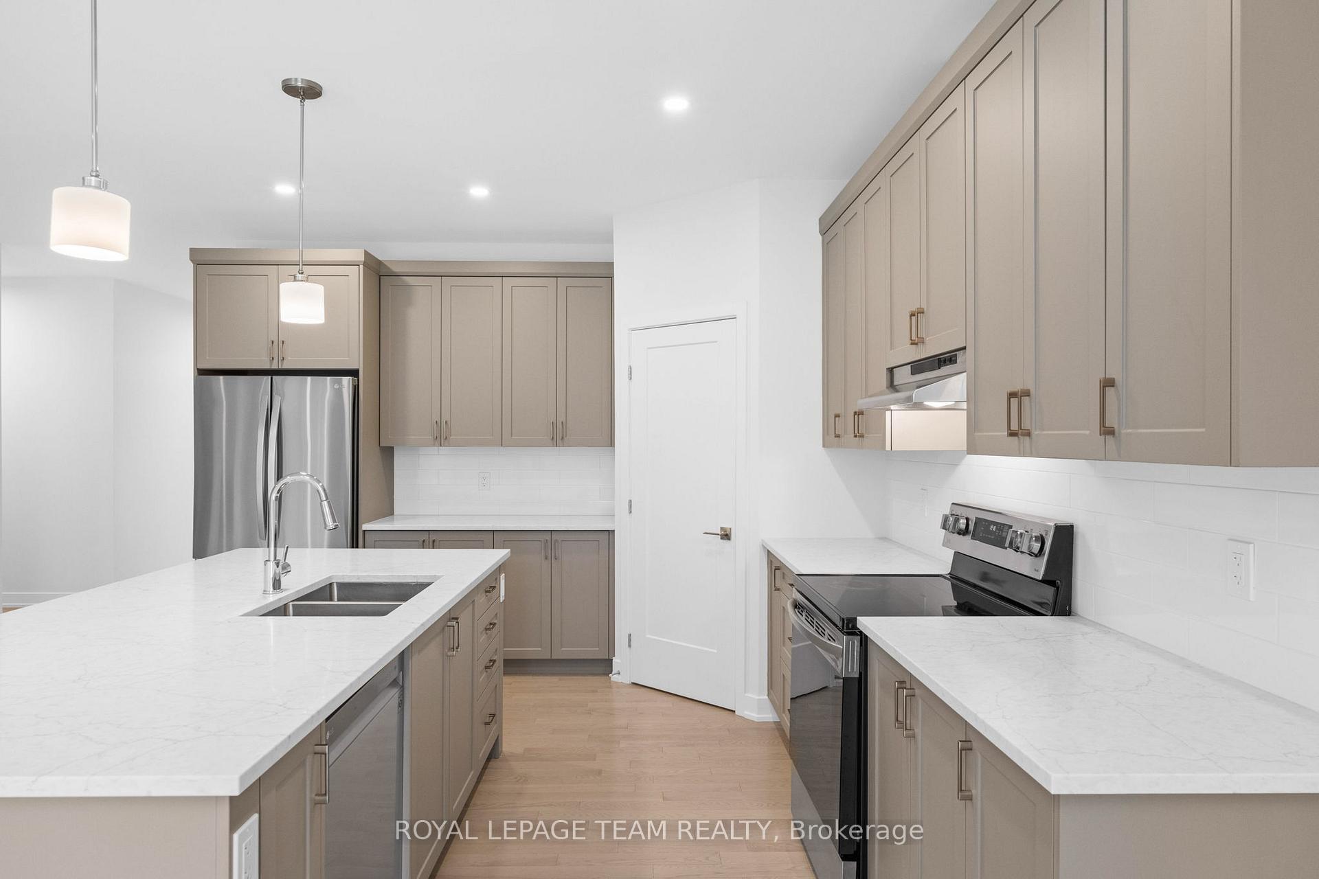 Photo 11 of 295 Wood Avenue, Smiths Falls — HOMEH