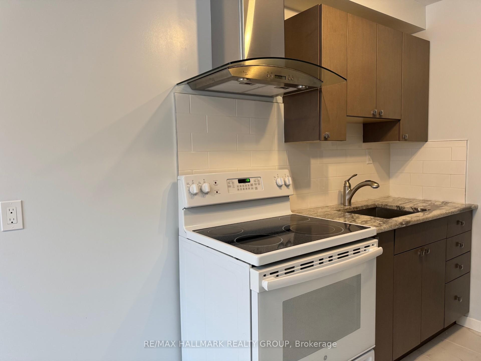 Photo 6 of Unit 2, 26 Bourke Street, Smiths Falls — HOMEH