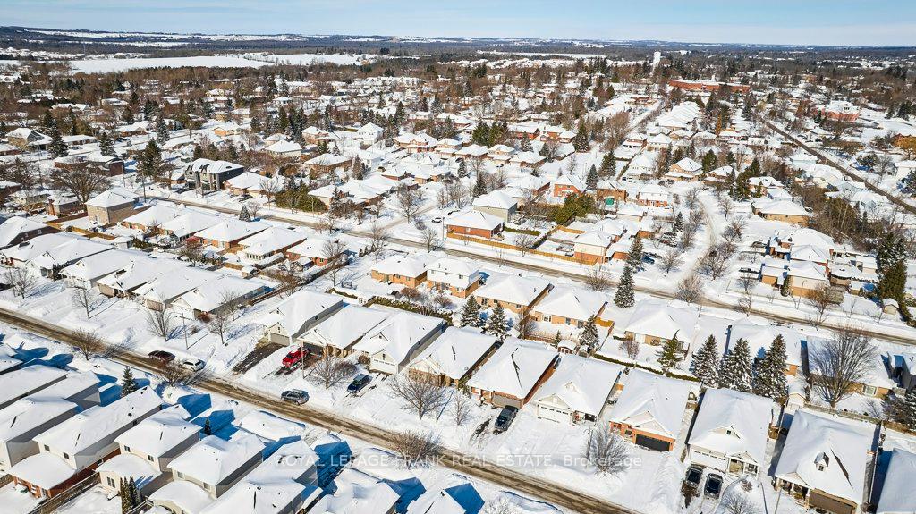 Photo 29 of 39 Steinway Drive, Scugog, Port Perry — HOMEH