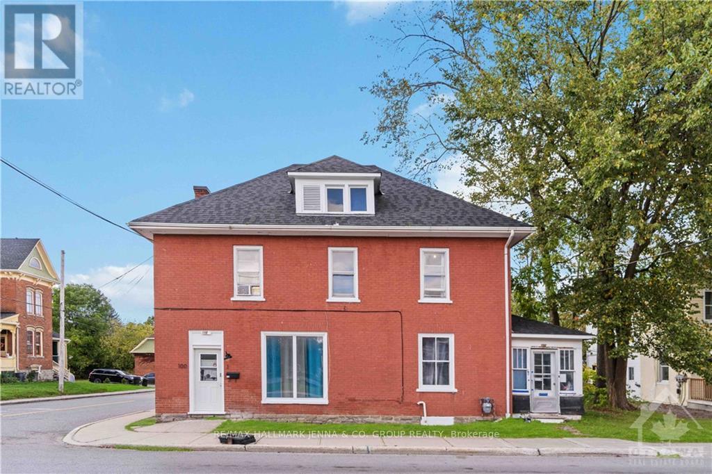 Front of Unit 1, 100 Brockville Street