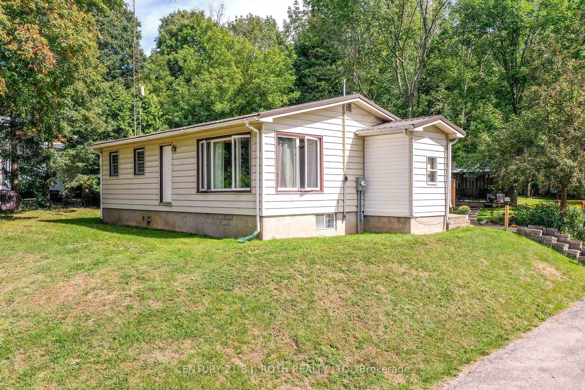 Photo 2 of 1039 Division Road E, Severn, Rural Severn — HOMEH