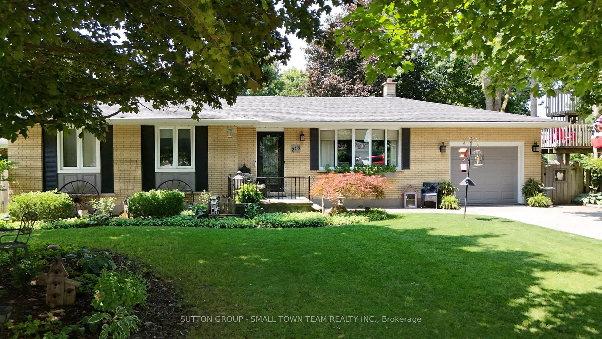 Front of 213 Pryde Boulevard