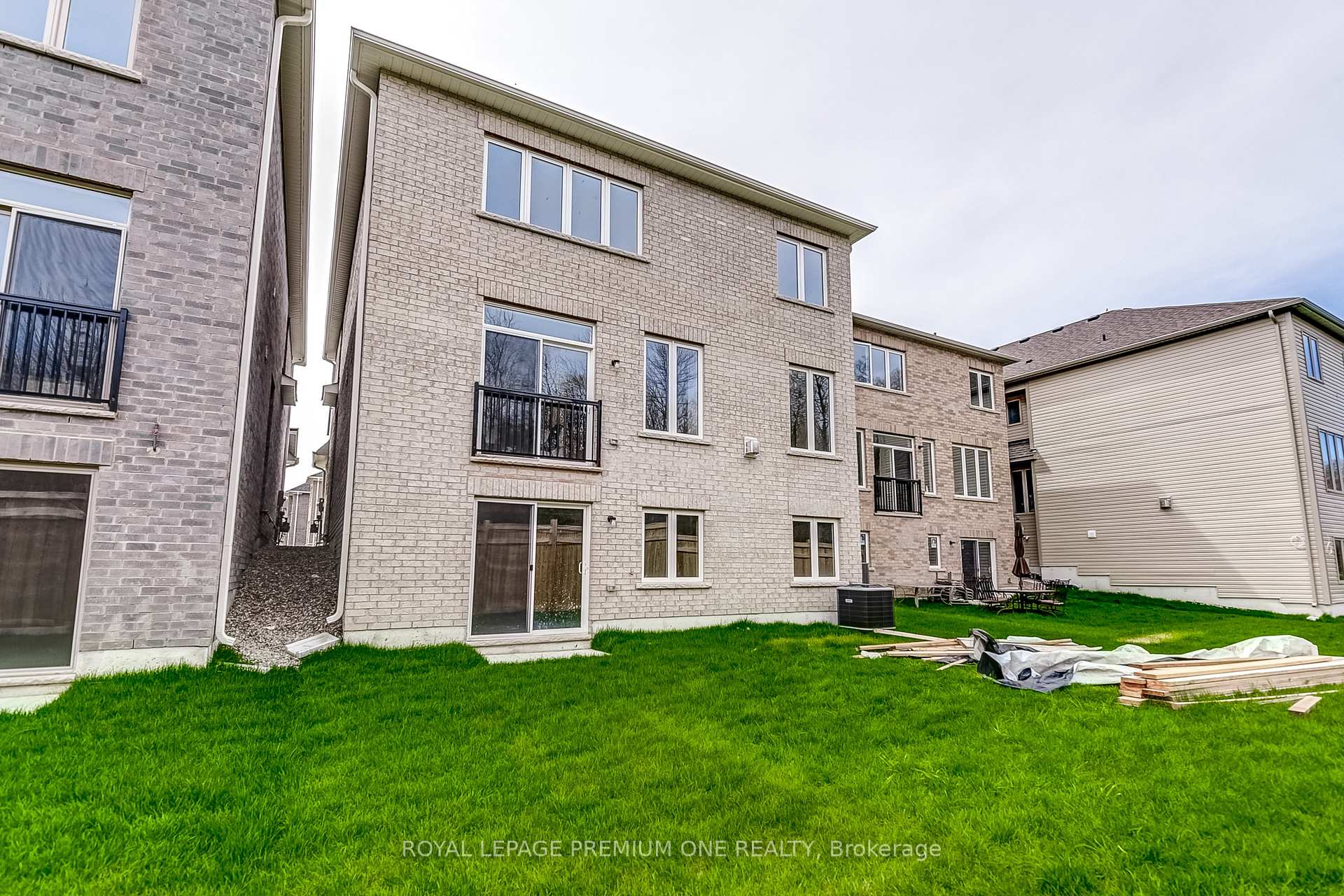 Photo 37 of 468 Black Cherry Crescent, Shelburne — HOMEH